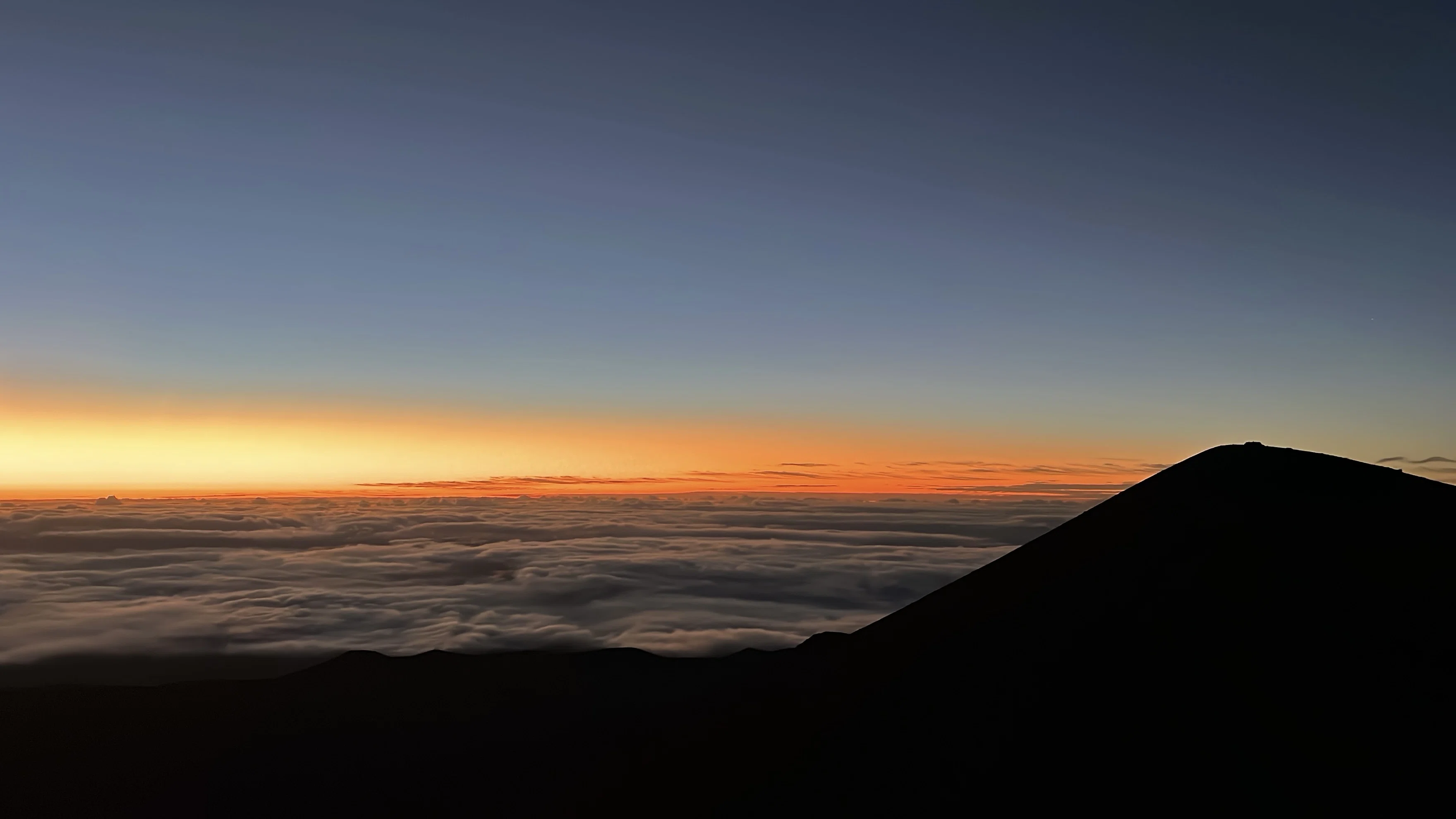 4200mからの絶景！ハワイ島マウナ・ケア山頂からの「元旦初日の出