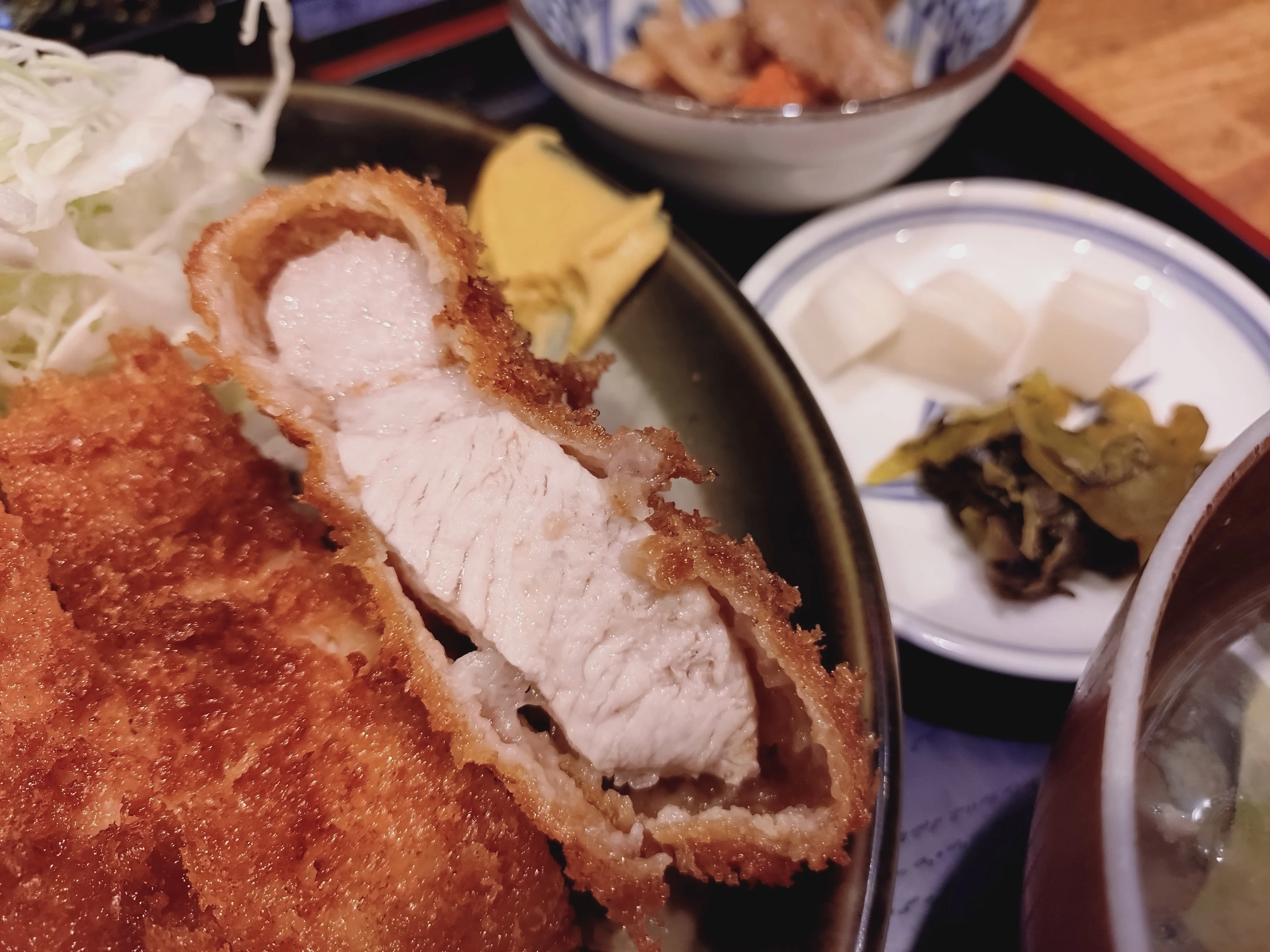 川崎市高津区】SHISHAMO聖地で味わう！梶が谷で肉厚とんかつ｜みやもと