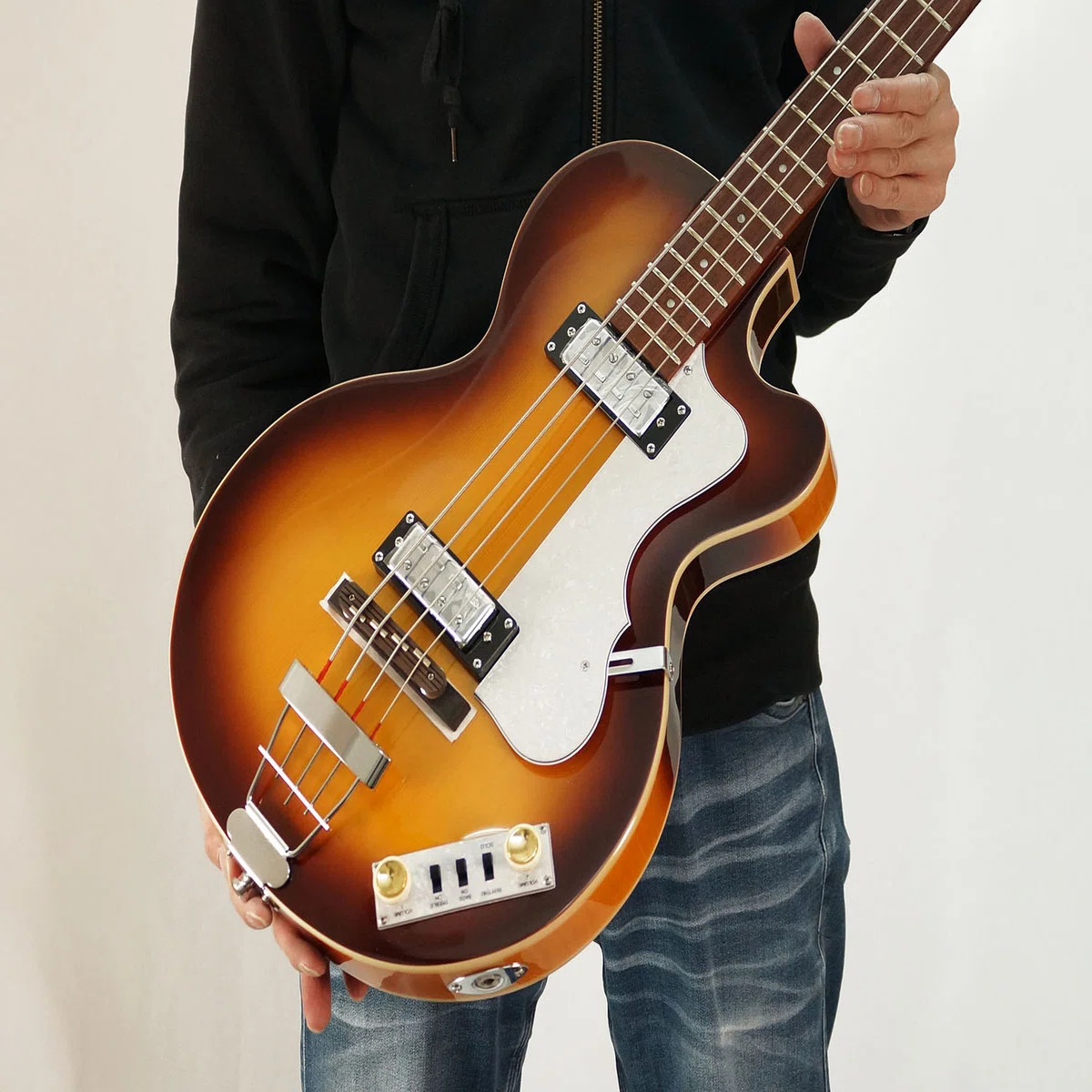 A highly popular model that makes Hofner's iconic Club Bass more