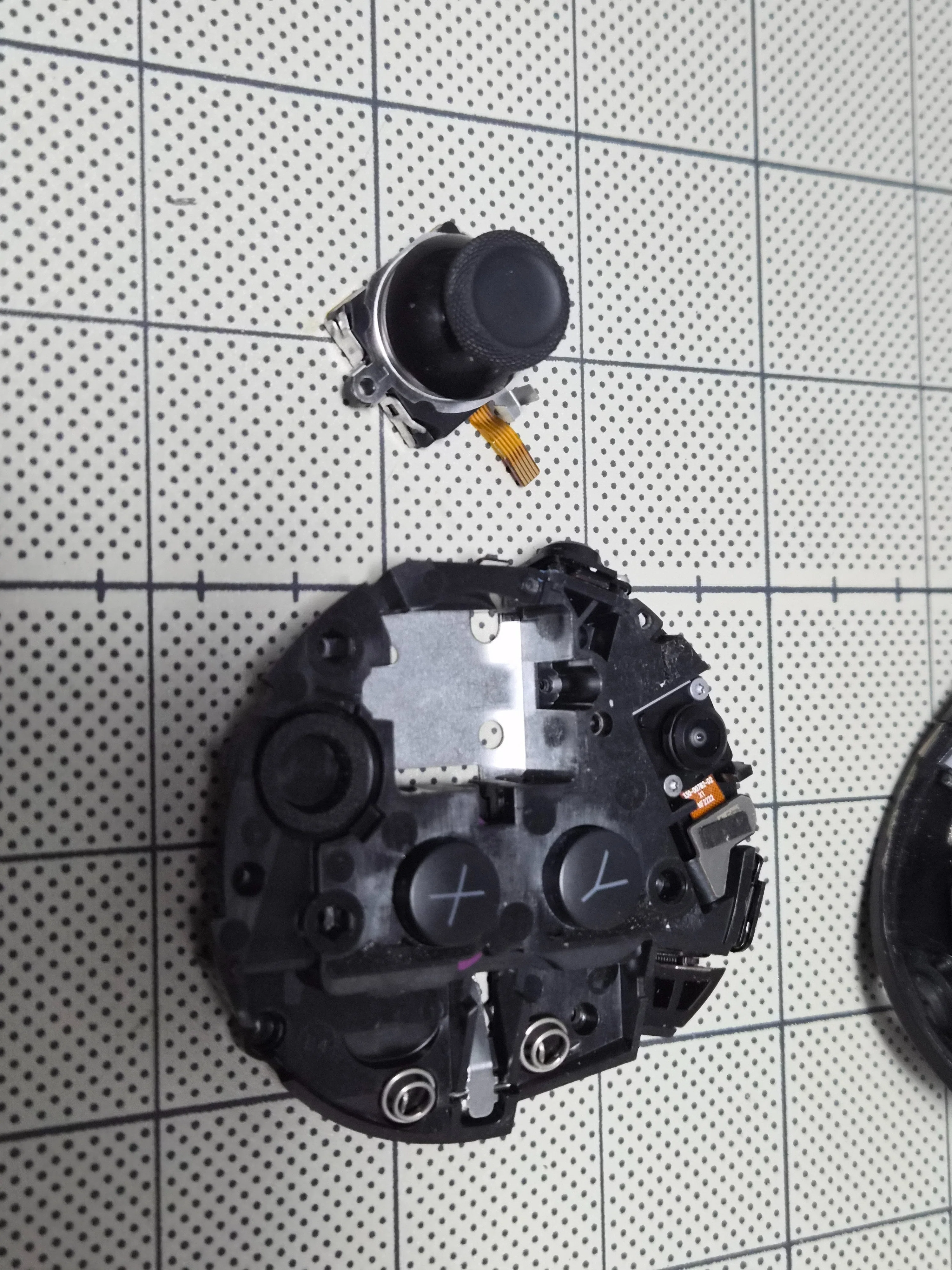 Quest Pro コントローラーのスティック交換備忘録｜くれま