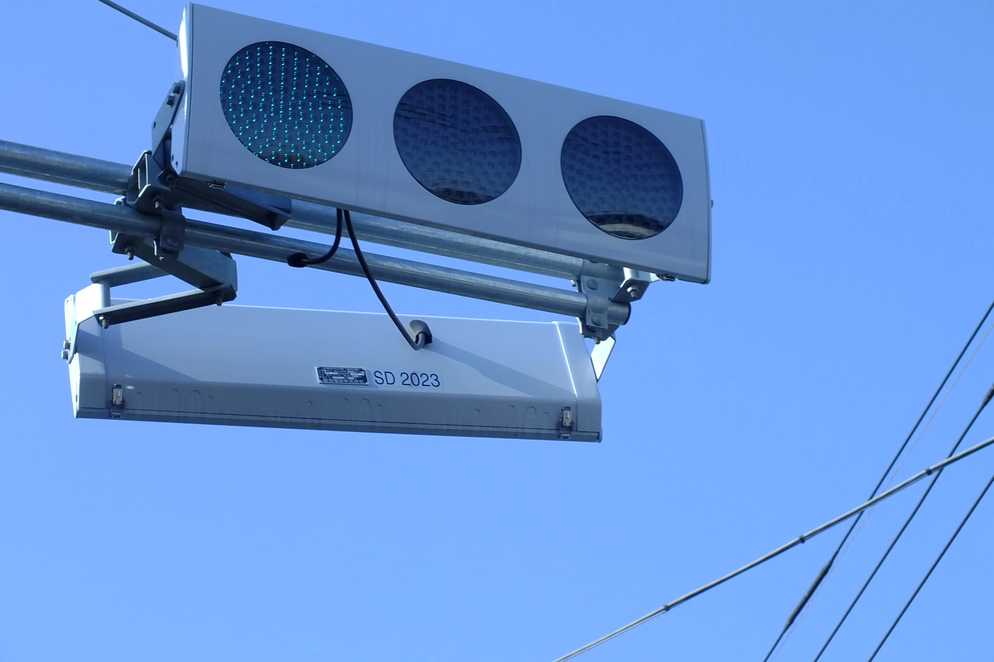 K19-170】本庄市四季の里にある信号電材低コスト250㎜と信号電材薄型
