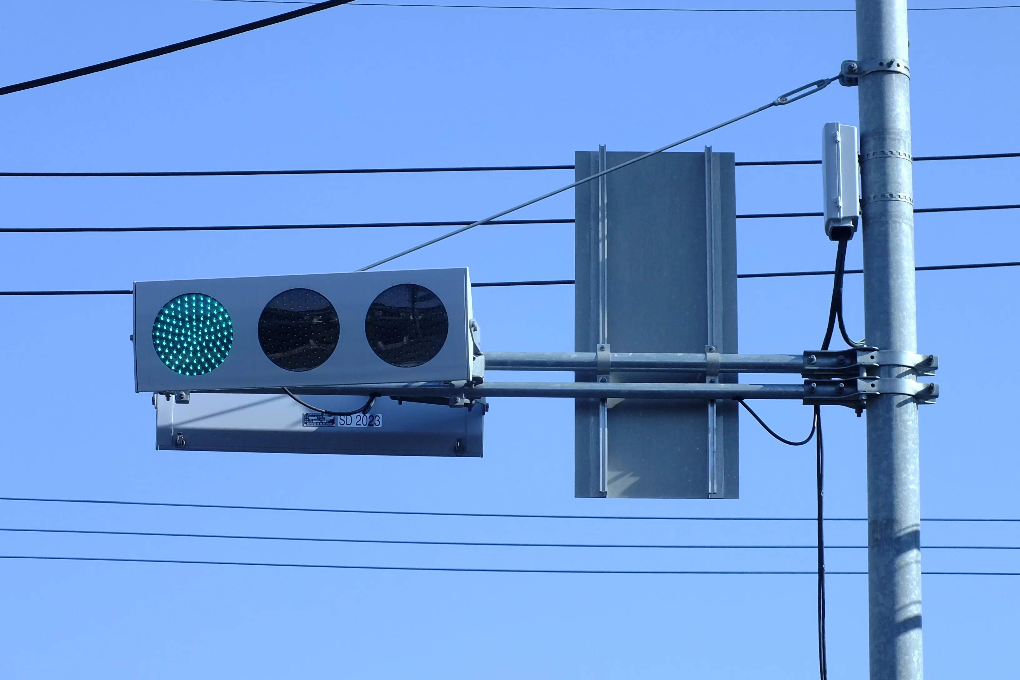 K19-170】本庄市四季の里にある信号電材低コスト250㎜と信号電材薄型