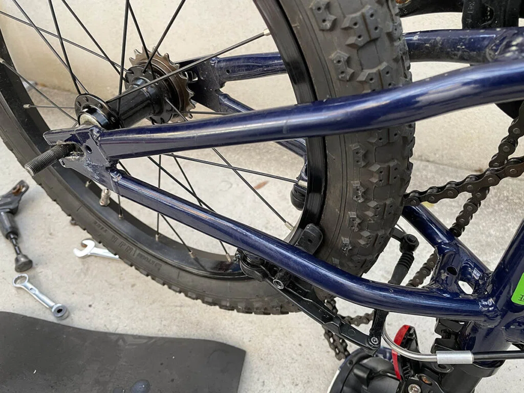 ヨツバサイクルのチューブを米式から英式に替えた話｜Small Outdoors