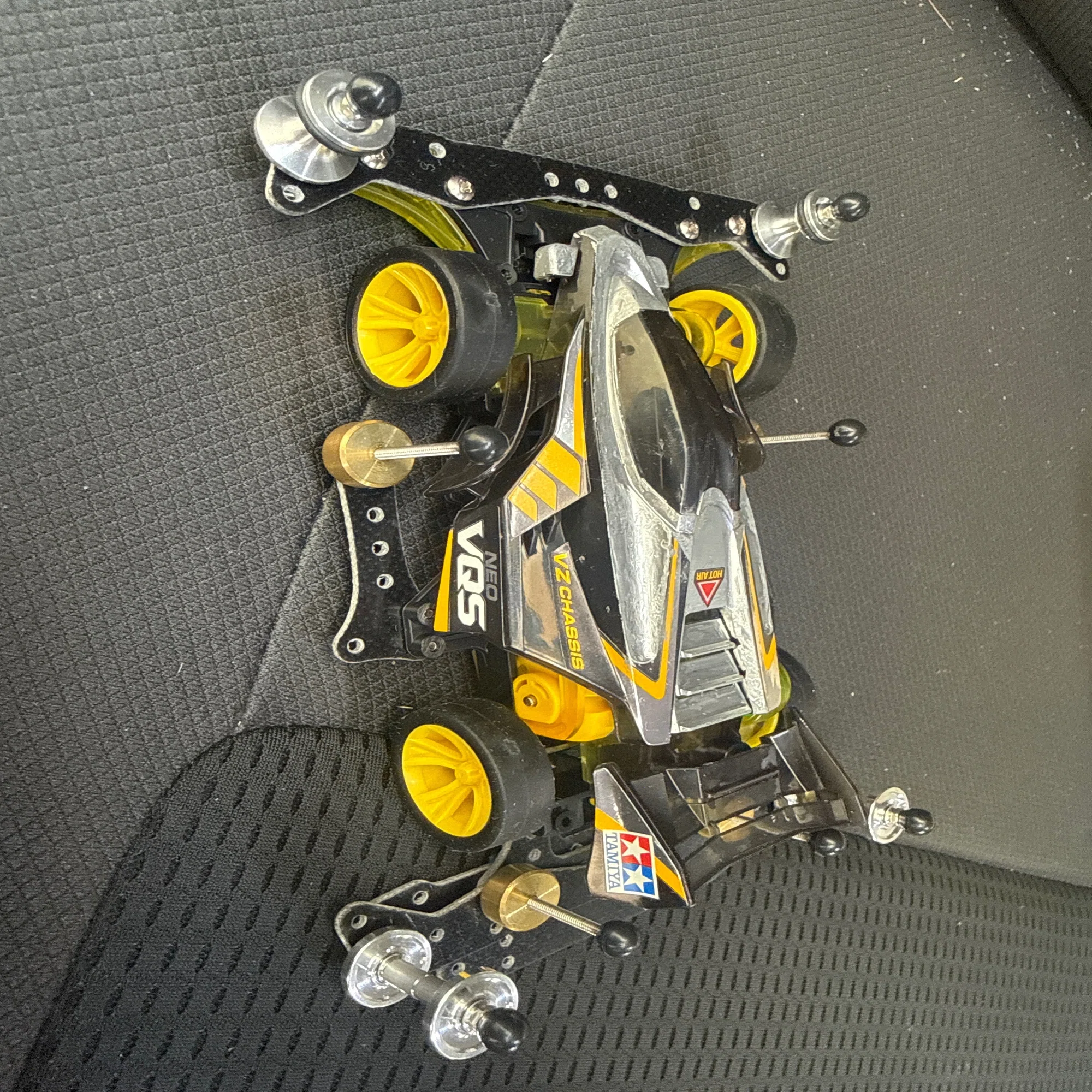 最近、ミニ四駆を作ってレースに出ようと思ってたんだけど、B-MAX 