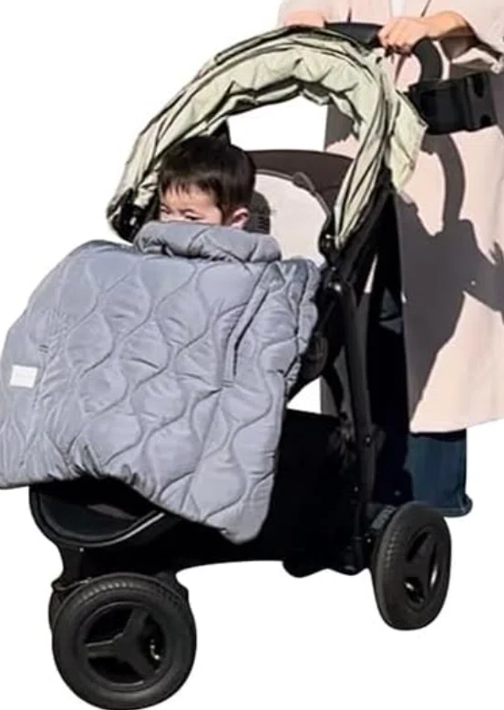 👶厳選「足が出る」のが天才的。抱っこ紐の防寒ケープ、正解はこれ