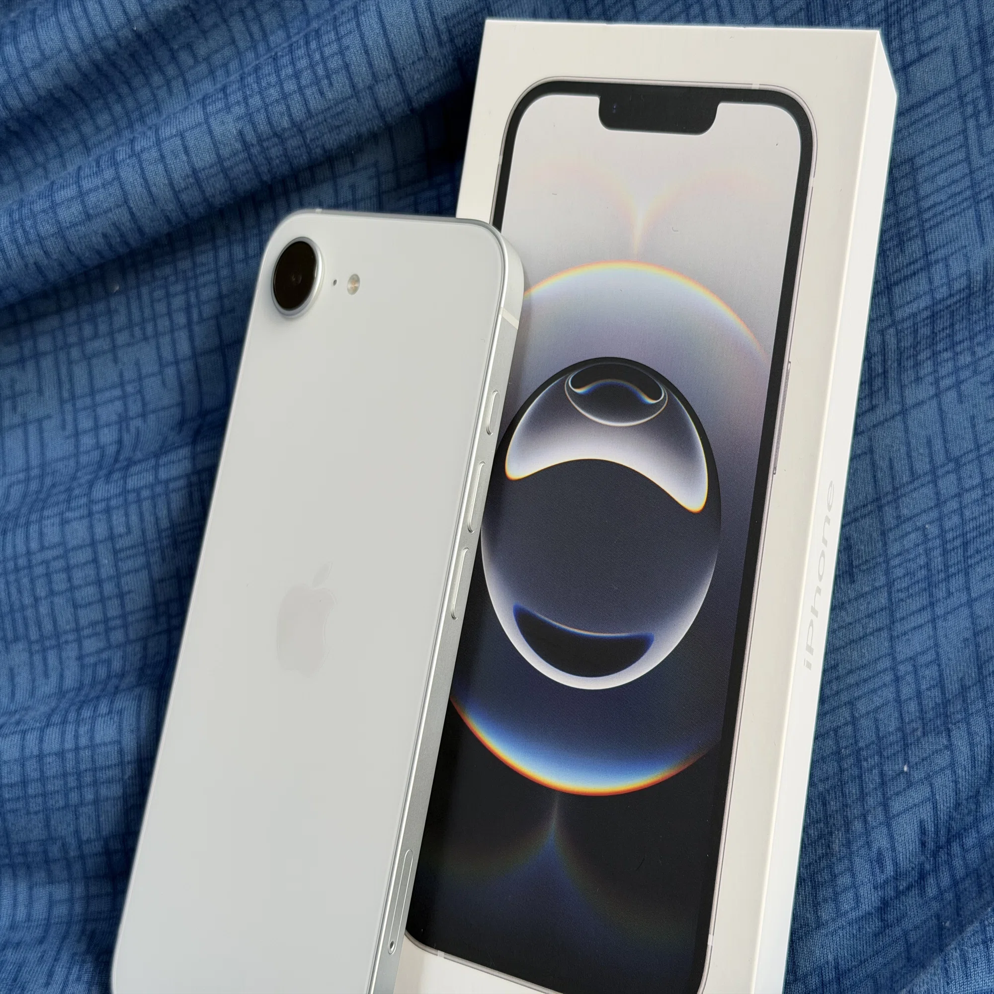 購入】 2025 Apple iPhone 16e 128GB ? 〜 基本性能を抑えた堅実さに 