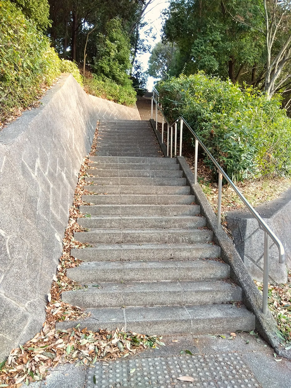 オーエフティー　階段 Uchikoshi Green Space - Stairs along Hijiri-zaka Slope (Tama City