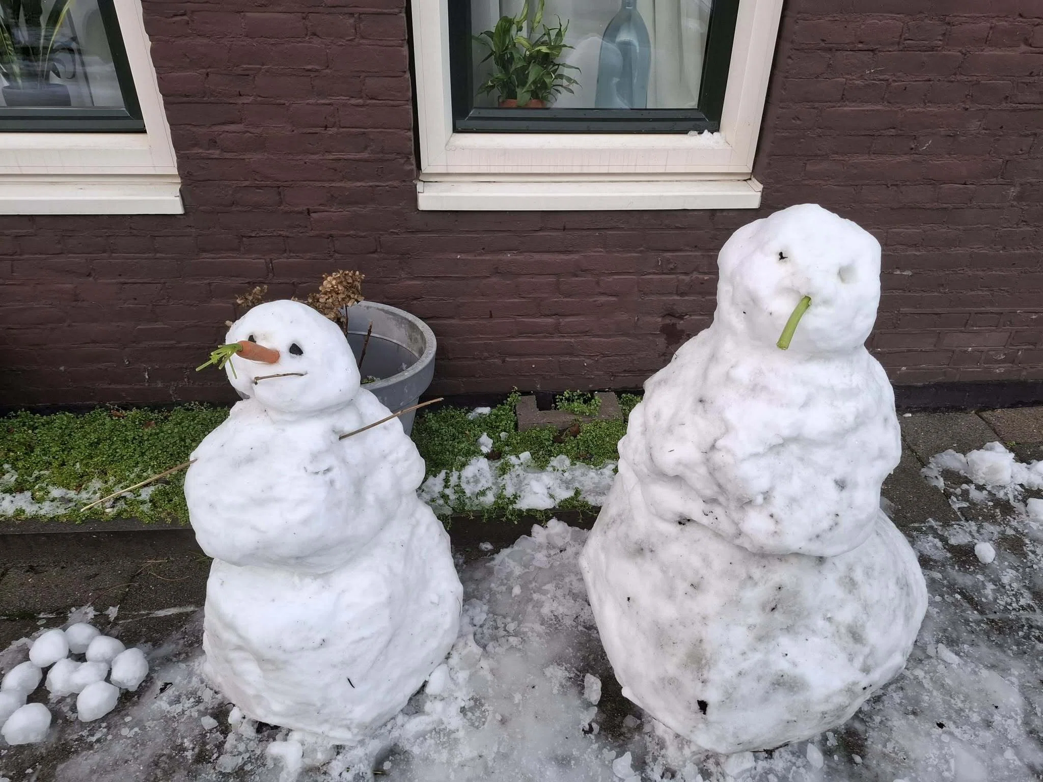 オランダ】海外の雪だるまはモデル体型？3頭身が普通だった。｜Rei