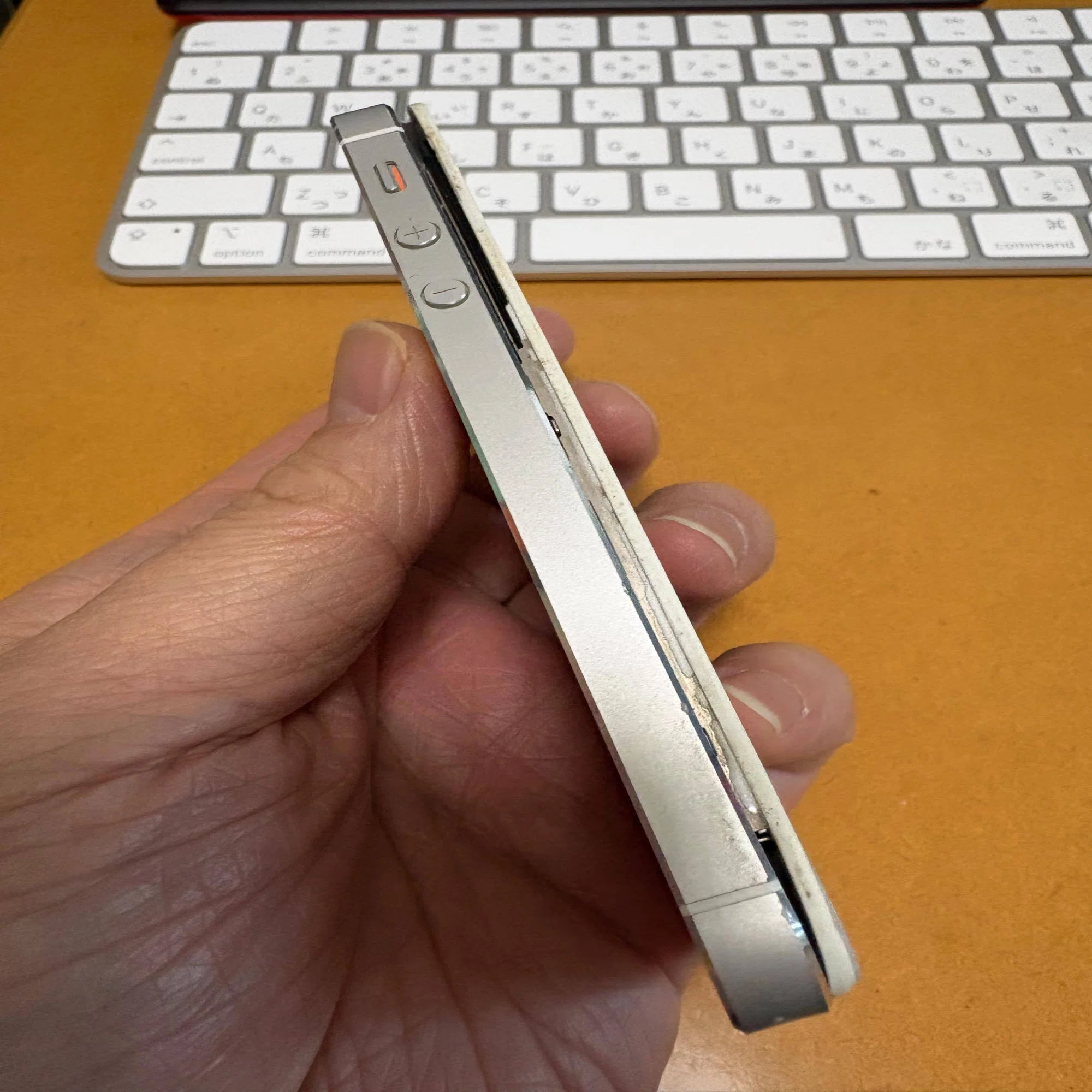 iPhone5をバッテリー交換して復活させた話。｜aishibox