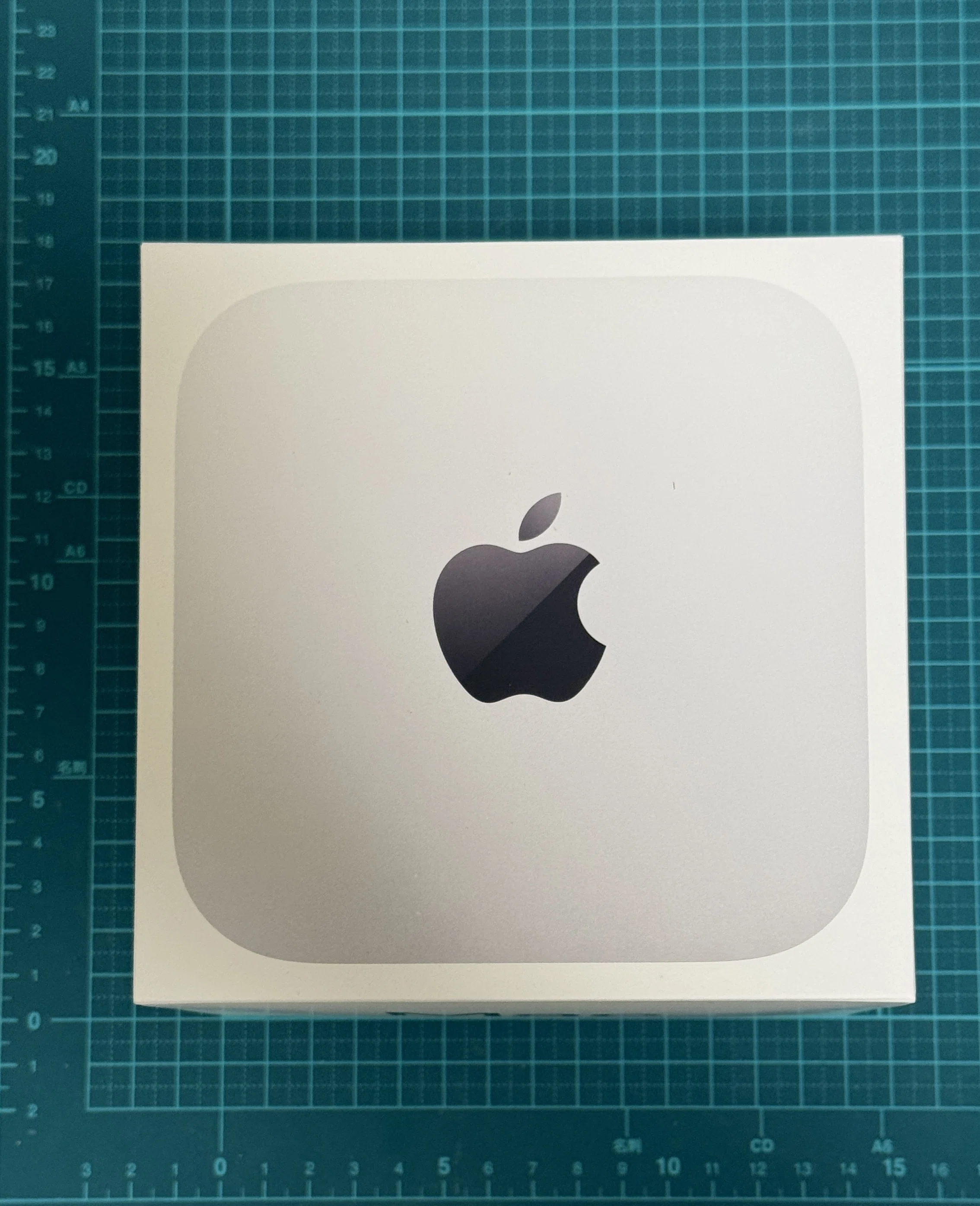 箱で驚いて、開けてもう一回驚く──Mac mini M4 Proが“据え置き最適解