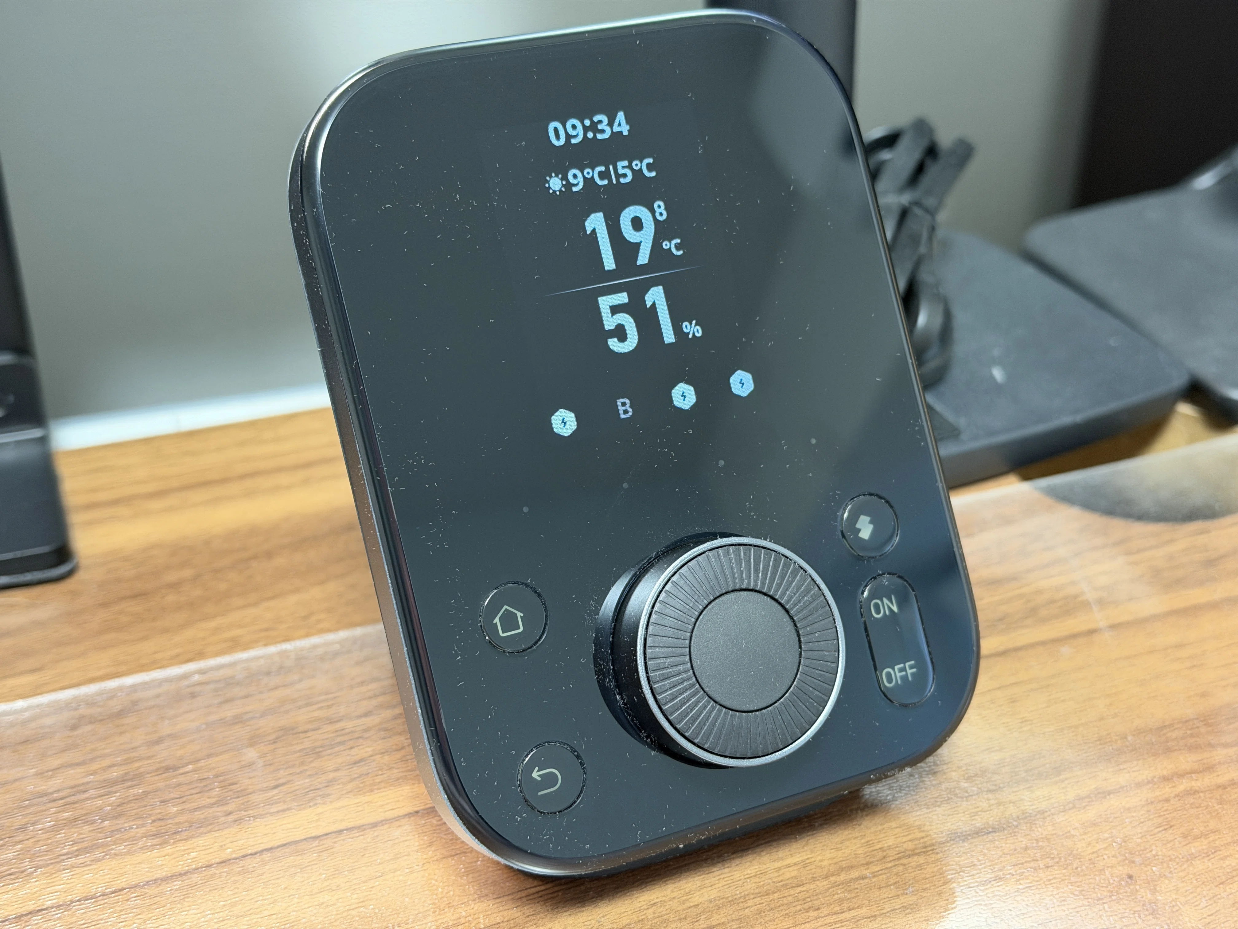 switchbotハブ3レビュー。ハブ2との違い【スマート化が大型進化
