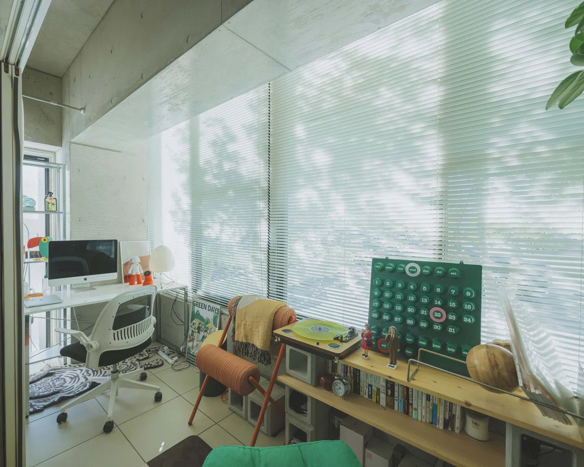 A Sunroom to Enjoy the Contrast of Light and Materials|住まいと暮らし図鑑 byつぼとる