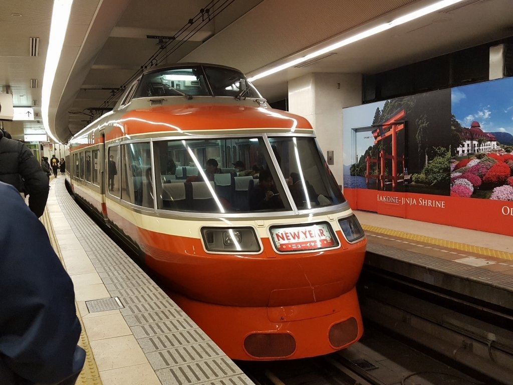 初日の出2018】小田急ロマンスカー「ニューイヤー号」で江ノ島へ行っ