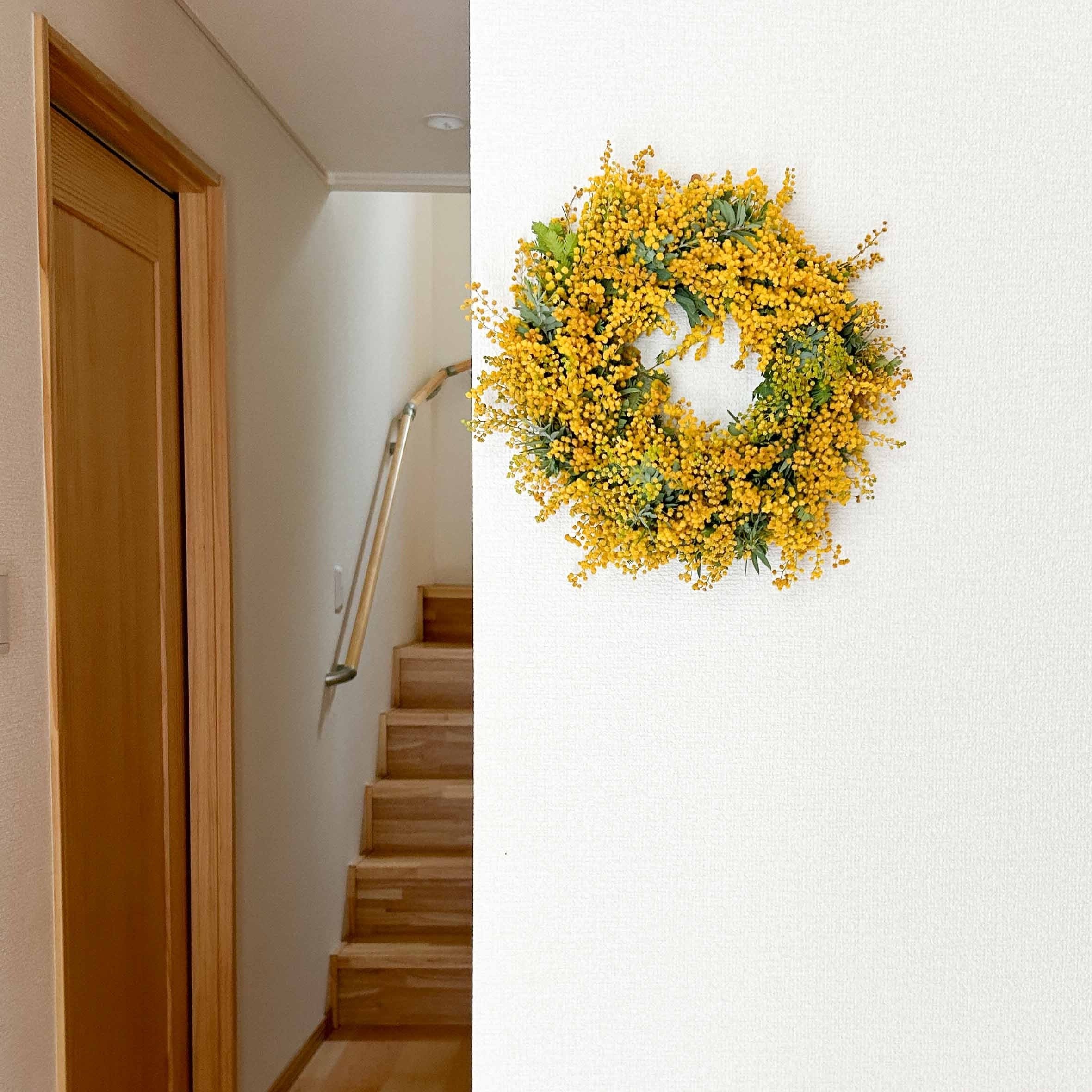 フレッシュからドライへ。ミモザと暮らす、春のナチュラルリース｜庭しごと