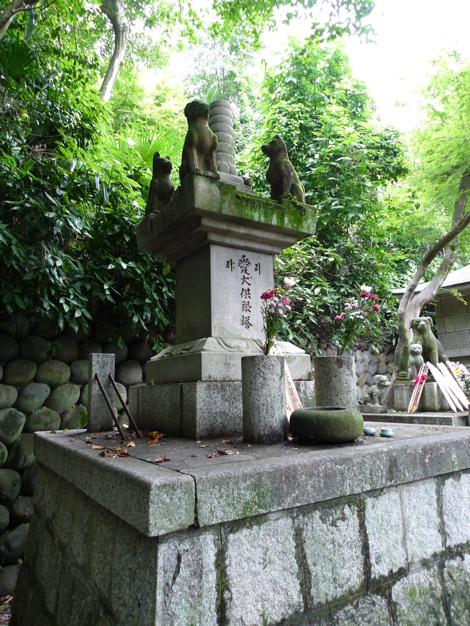 愛知】「ハナ肇グリーン」に染まるインド的異空間 | 名古屋大仏 （2回