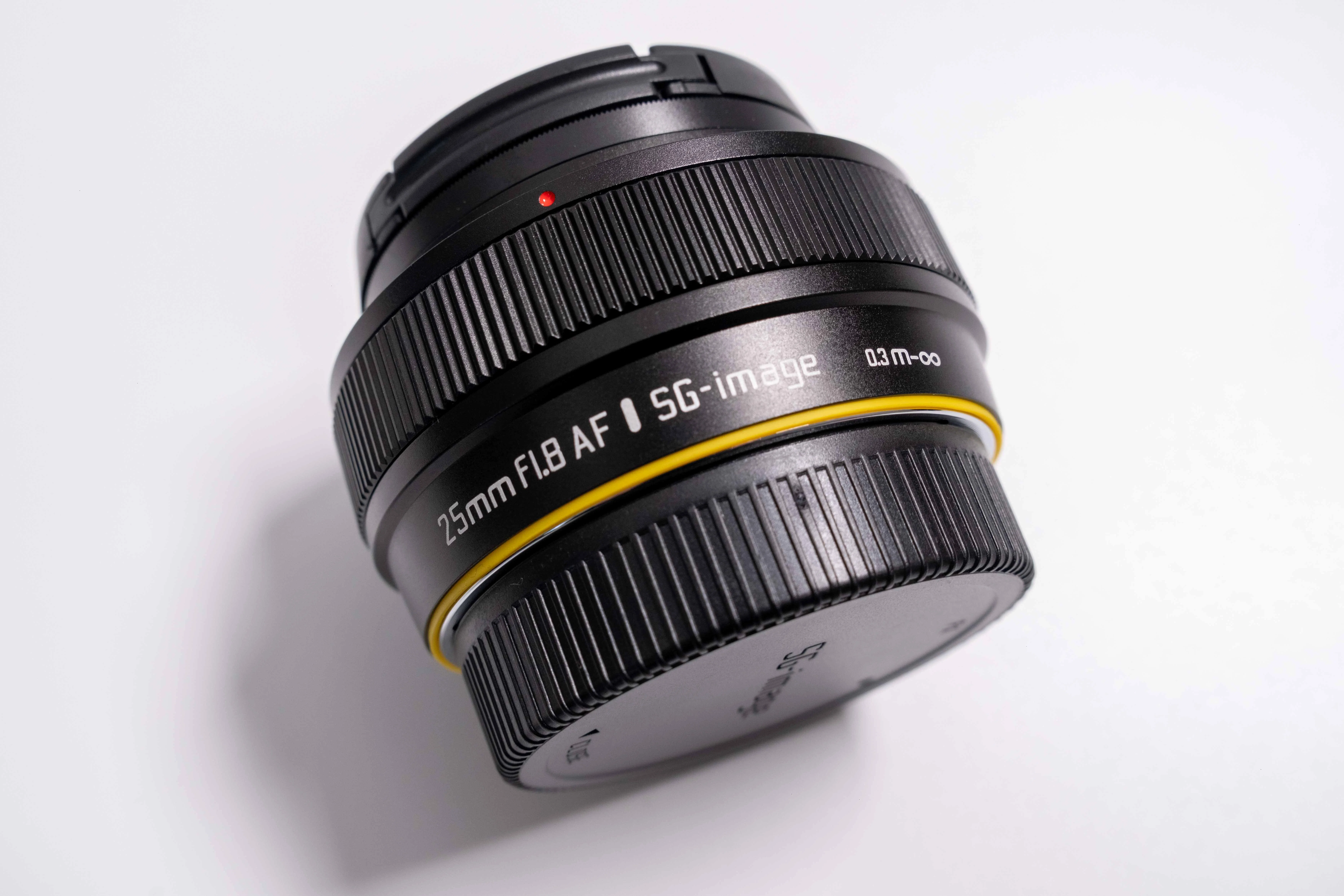 2万円台でAF対応？SG-Image 25mm F1.8が「価格破壊」すぎる件