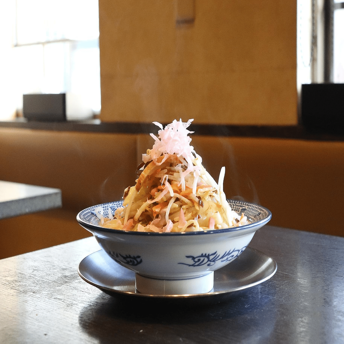 物価高騰でも840円を貫く「“野菜山”ちゃんぽん」が破格でビビる。閉店