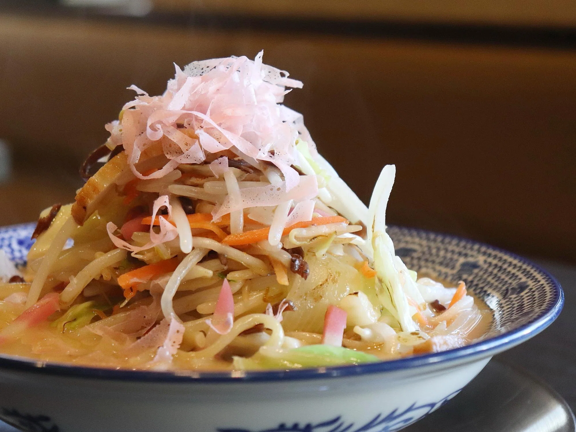 物価高騰でも840円を貫く「“野菜山”ちゃんぽん」が破格でビビる。閉店