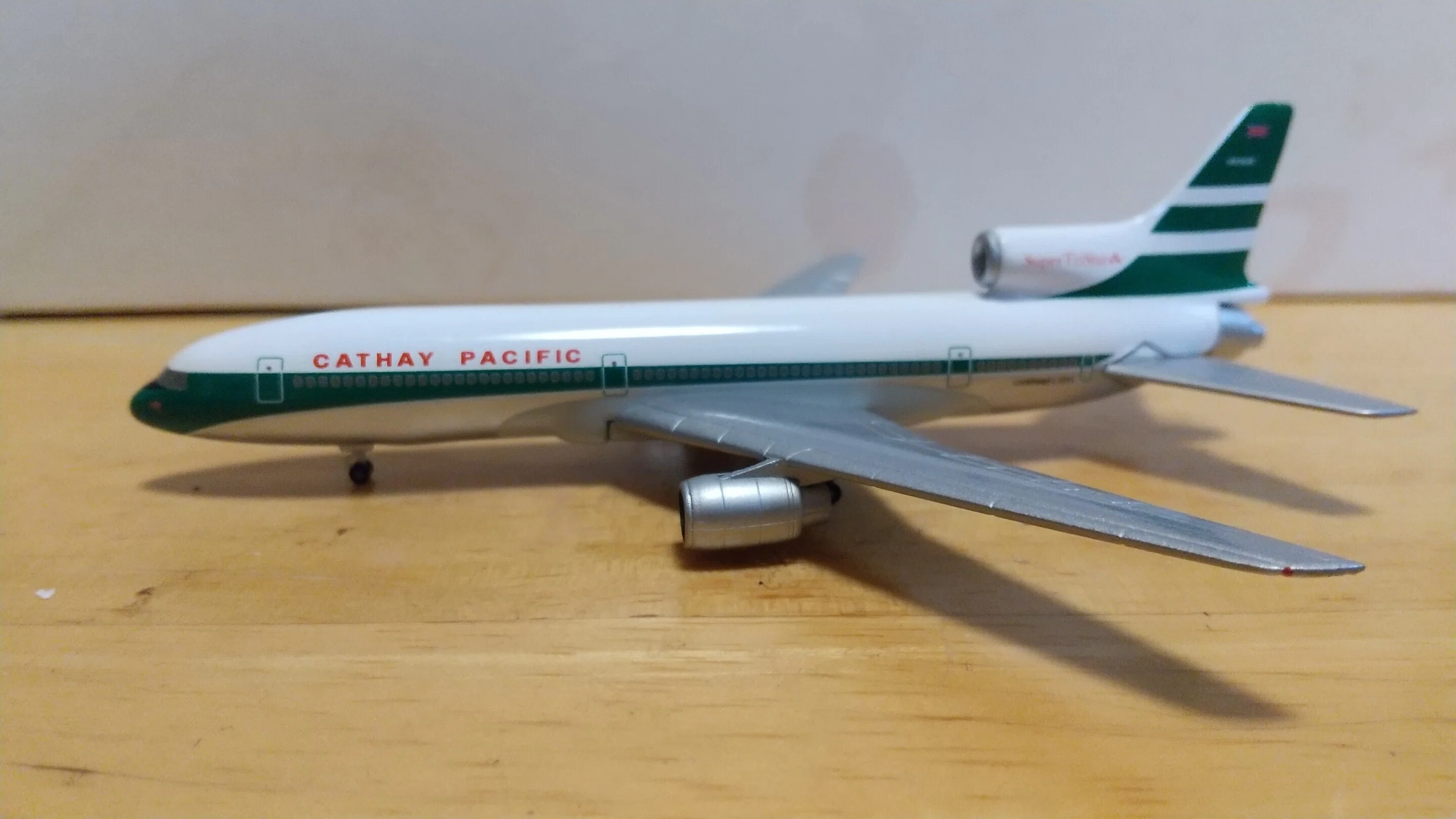 希少品！キャセイパシフィック航空　特別塗装機！A330-300 模型 1/200 キャセイパシフィック航空の復刻塗装に思う｜takewaniphoto