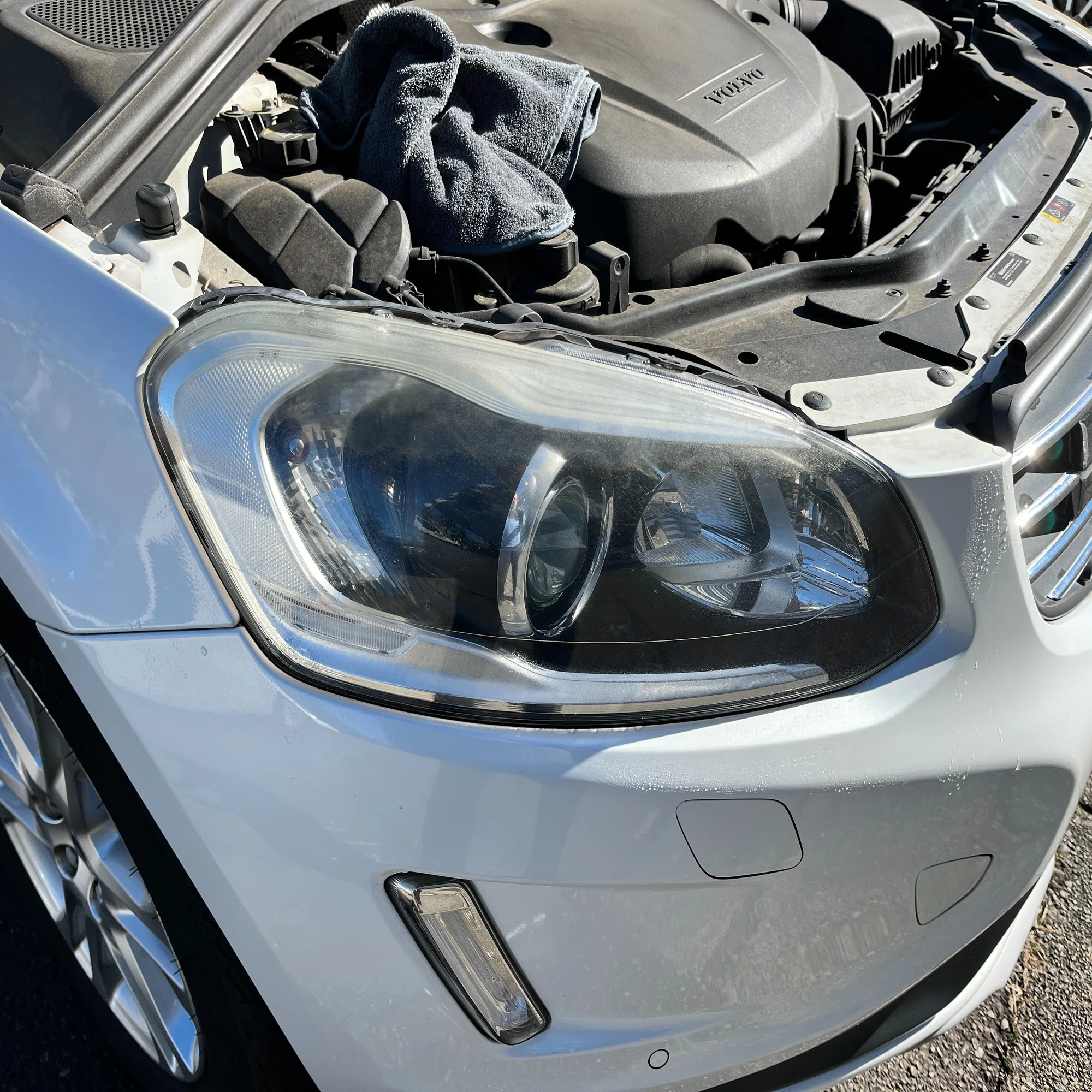 xc60(DB)ヘッドライト交換｜吾唯足知