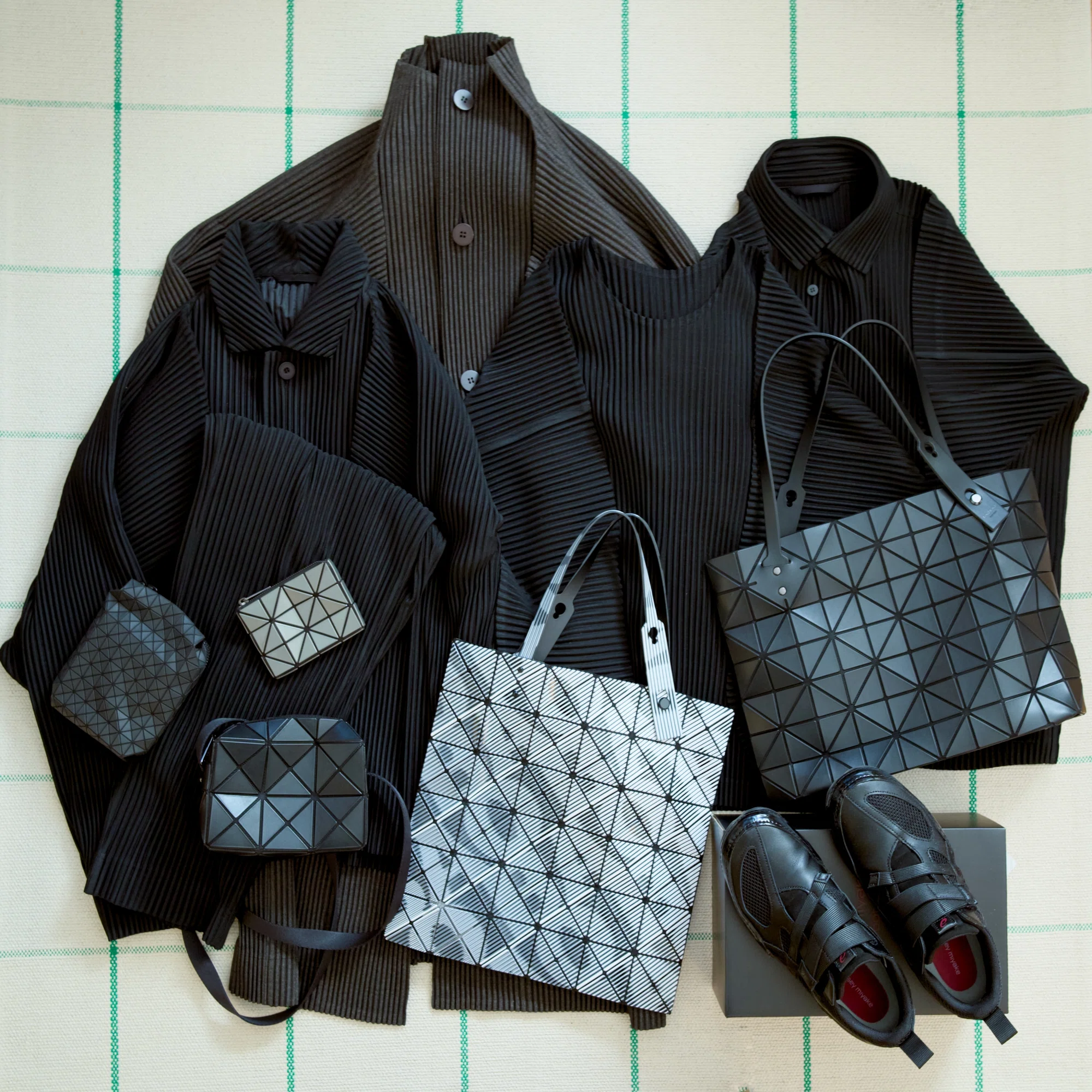 ISSEY MIYAKEにハマった1年間で買ったもの（HOMME PLISSÉ、BAOBAO 