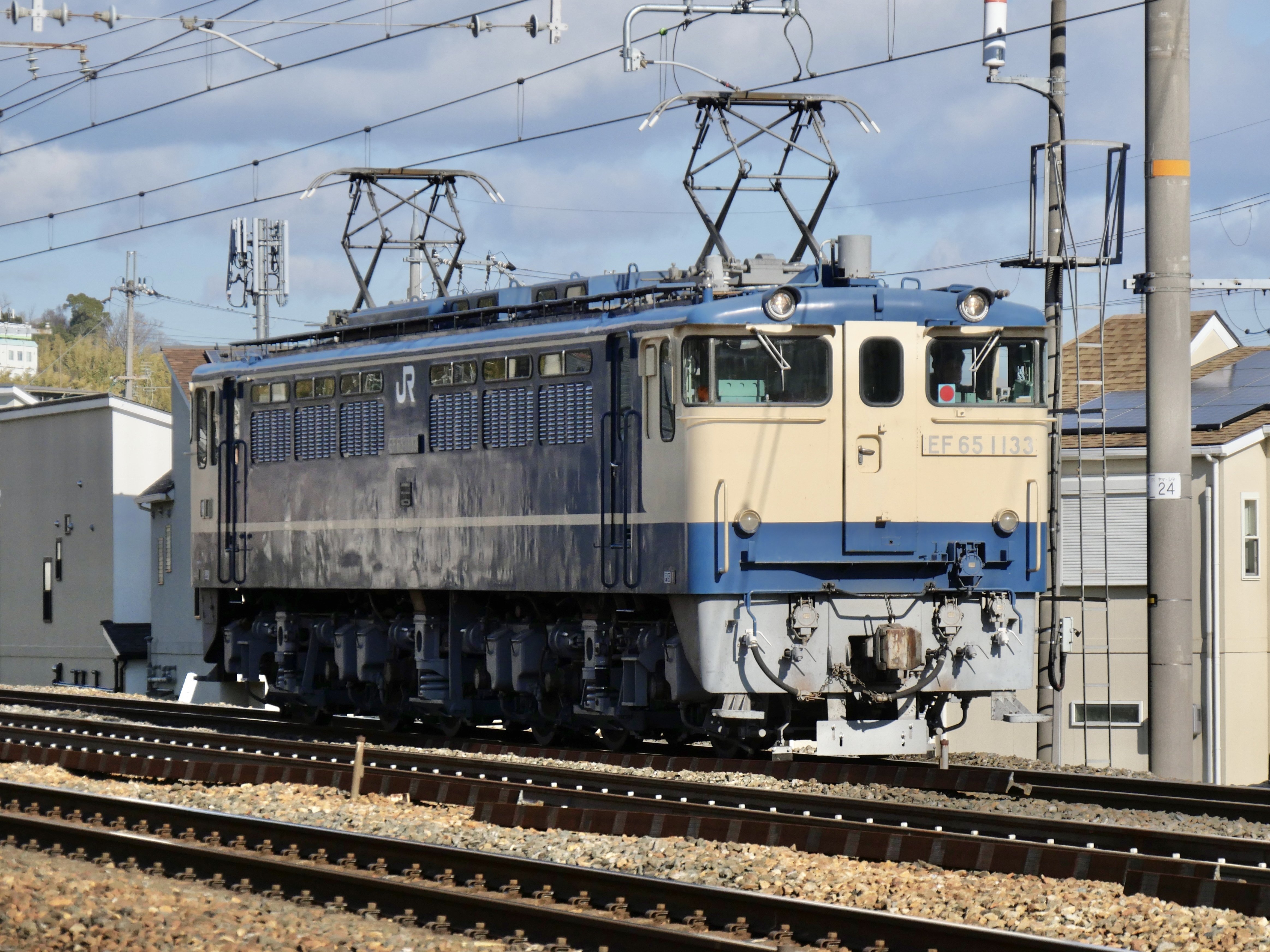 EF65 1133単機回送｜221系 Yamatoji-Line