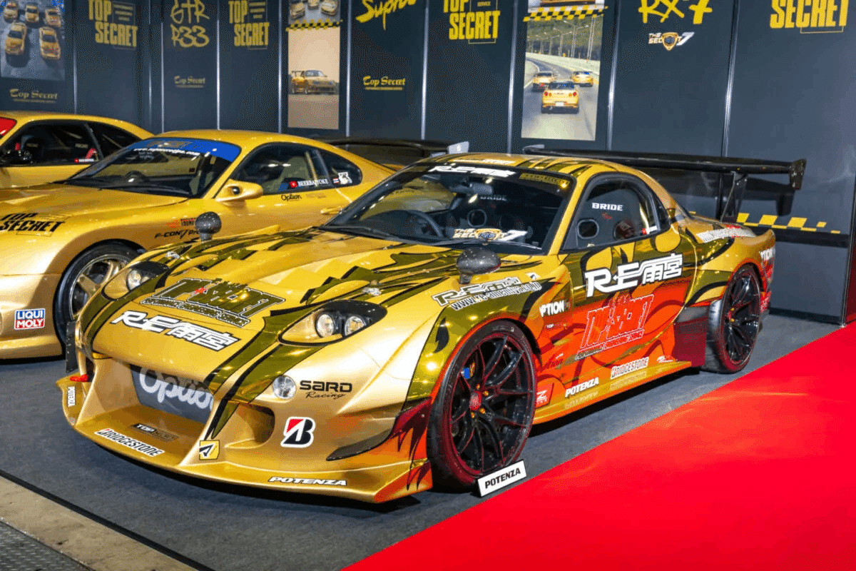 東京 オートサロン 2026 限定 RE雨宮 FD3S・FC3S 2台セット 東京オートサロン2026 RE雨宮 FC3S RX-7 FDのようなバンパーと相まって