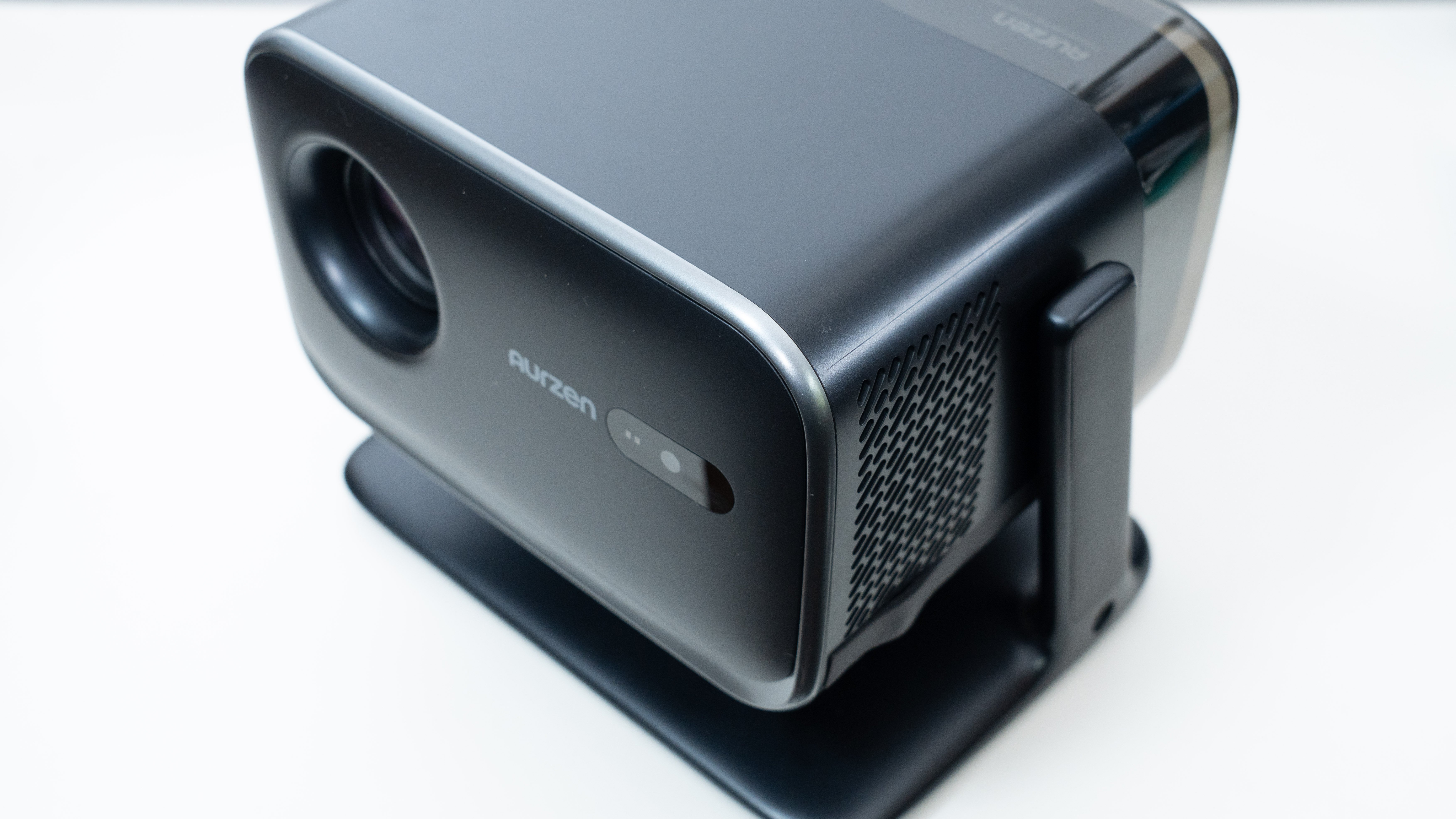 Aurzen Boom mini」レビュー｜3万円台で“映画館クラス”を持ち歩ける