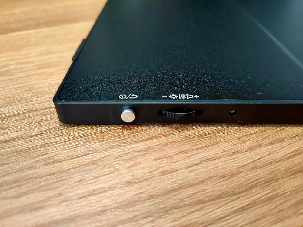 MOKANO モバイルモニターレビュー。携帯性・実用性どちらも高い高画質