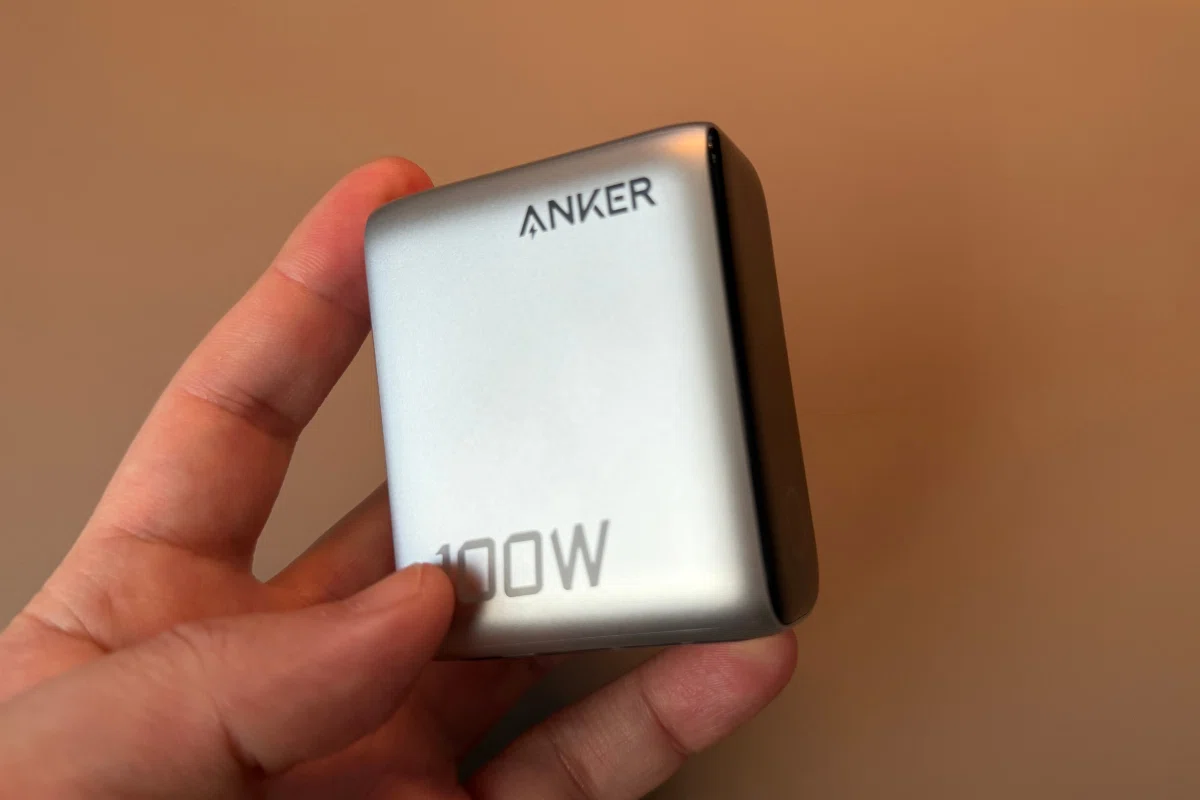 【失敗しない100W充電器選び】Anker Charger (100W, 3 Ports) with USB-C & USB-Cケーブルは65W卒業組に最適だった