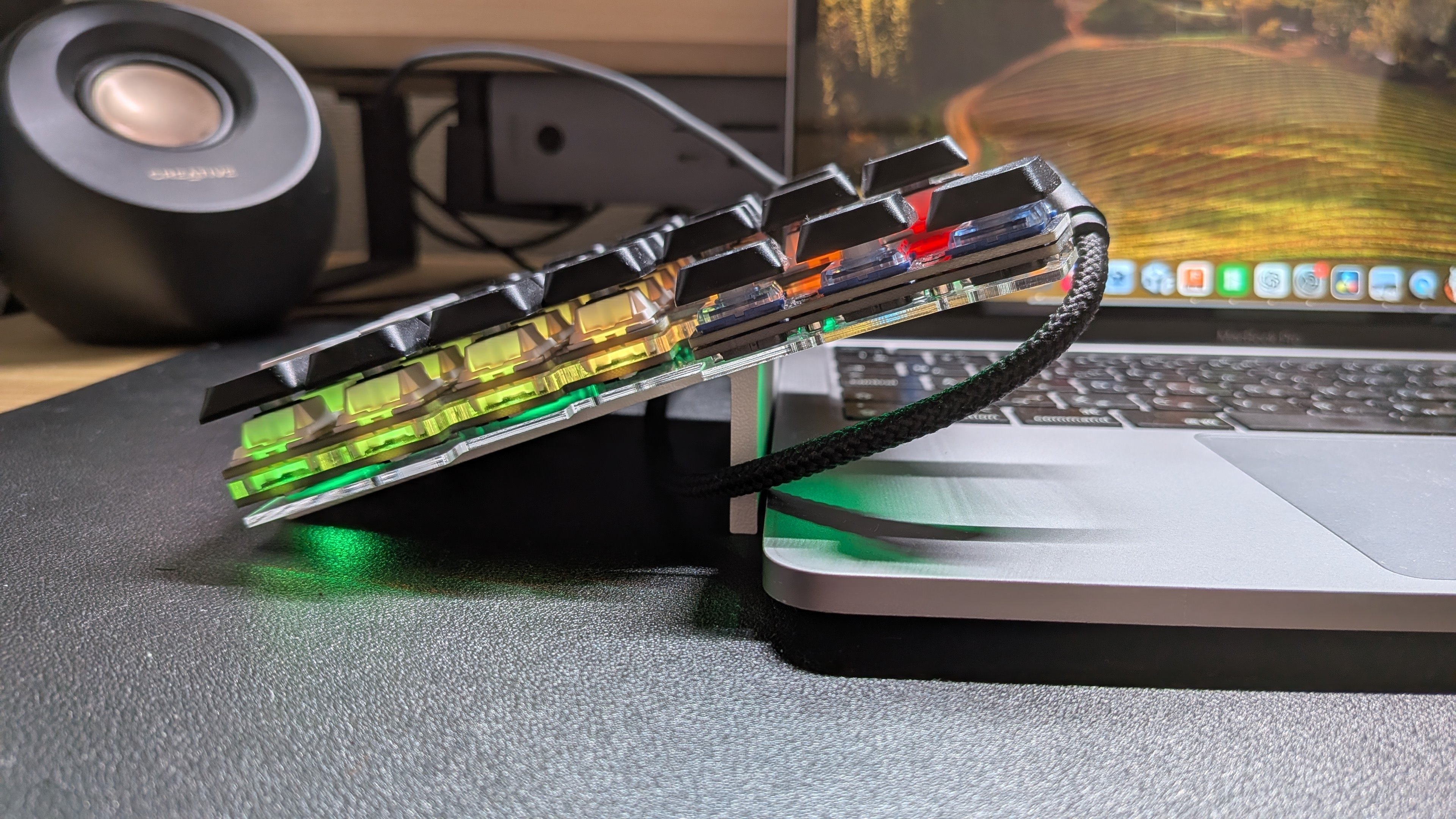 テンティングスタンドを自作してKeyball61で試してみた ── 姿勢が