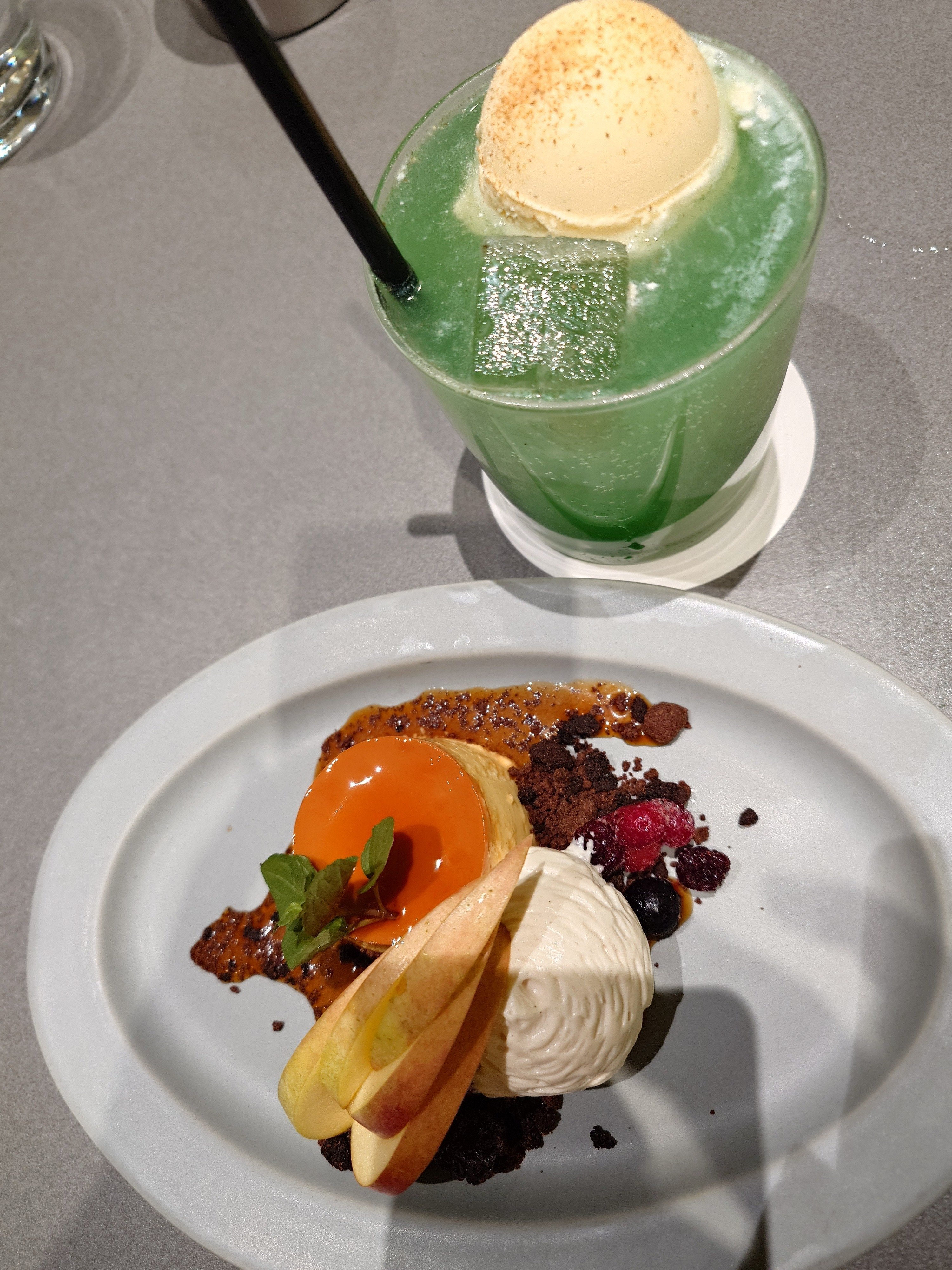 🍮プリンアラモードとノンアルのクリームソーダ（スパイス）｜かりん