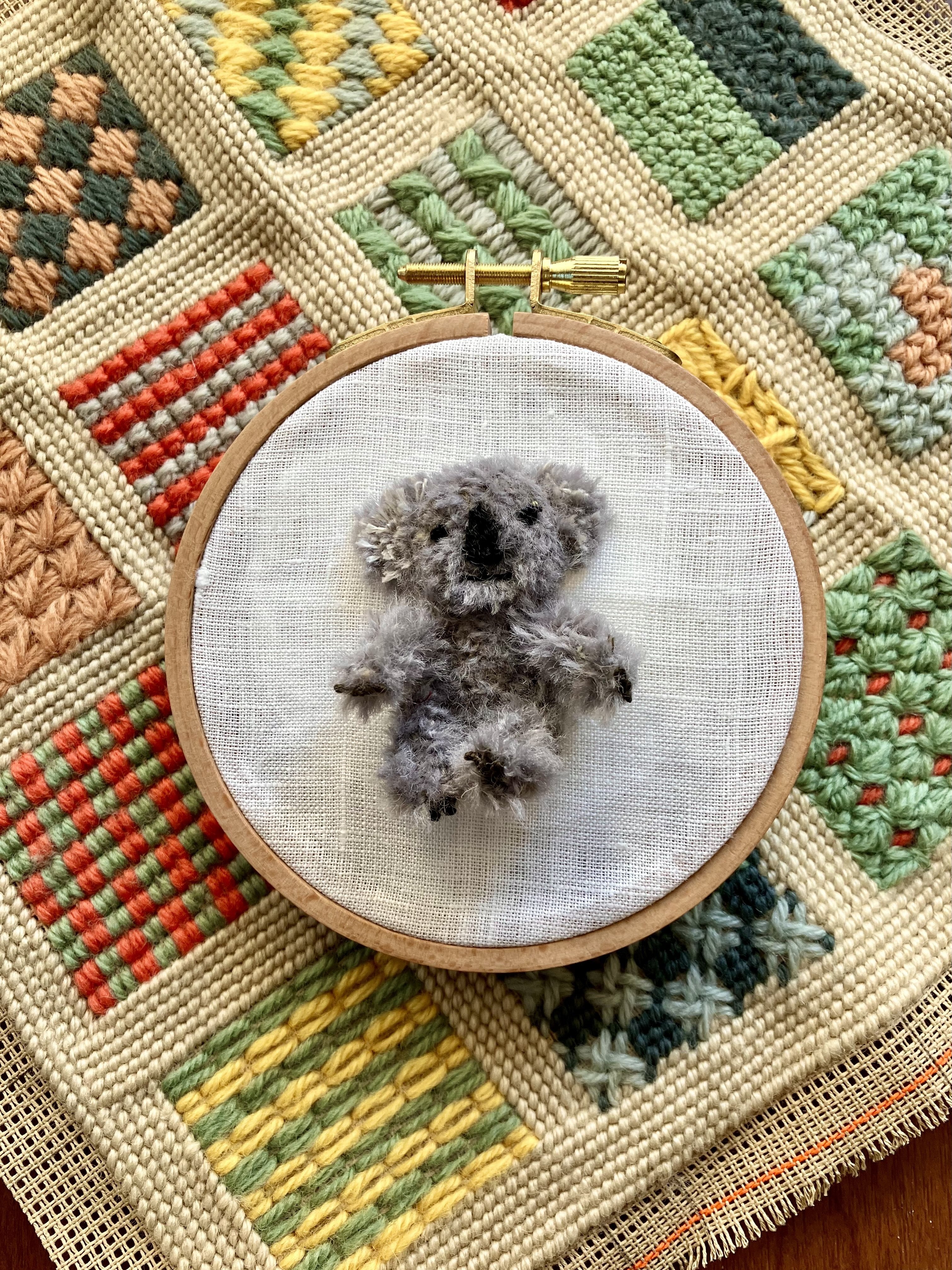 (A^^):ハンドメイド　ダーニング刺繍指人形　ぞう・カバ・コアラ 立体刺しゅう⑰コアラ🐨｜kiki