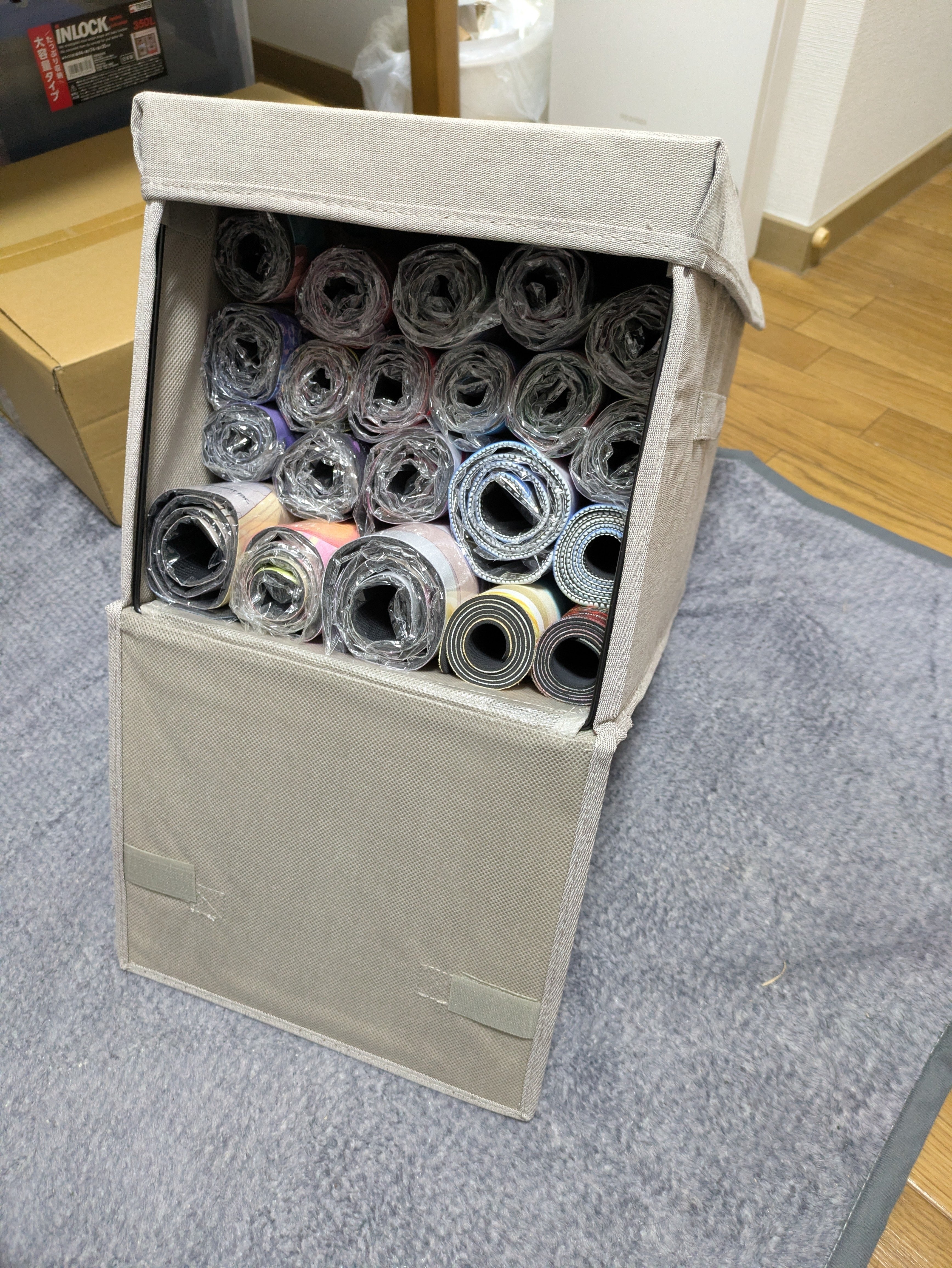 大量のプレイマットを収納可能!!ニトリの折りたたみ収納ボックス！（未