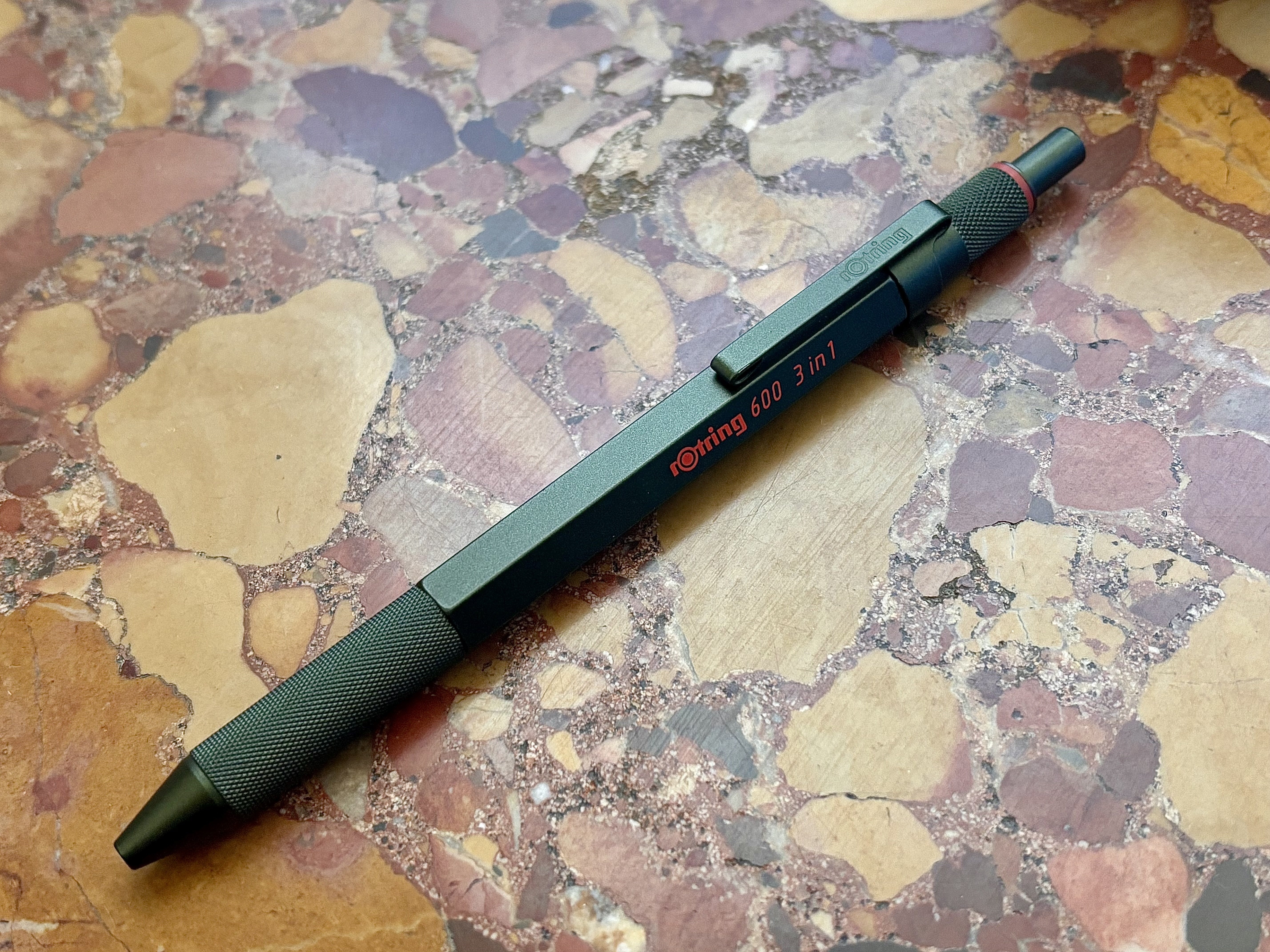 筆箱紹介 緑黒構成！｜YUMORIー文房具