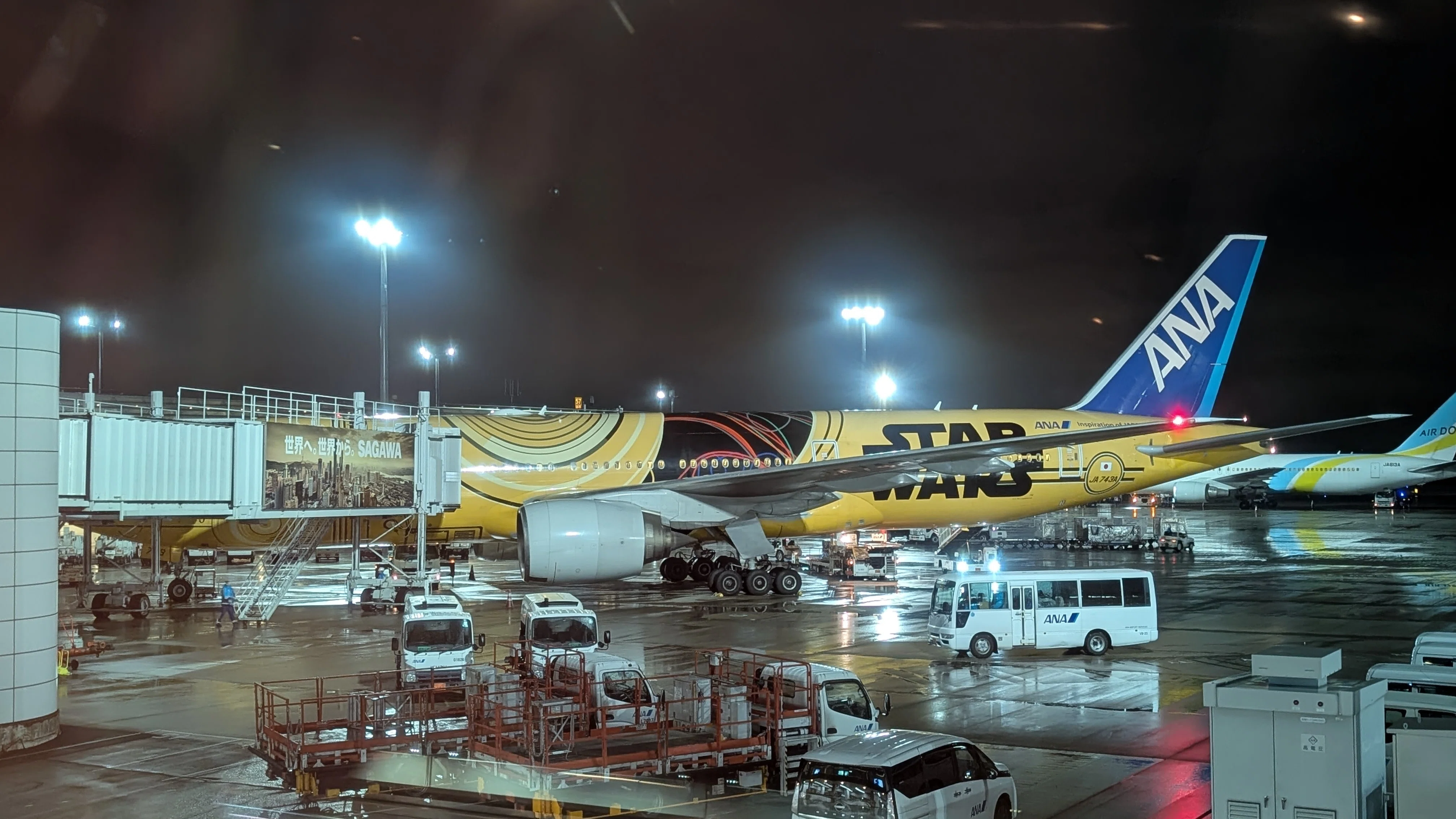 ANAのスターウォーズ特別塗装機「C-3PO ANA JET」のラストフライトに
