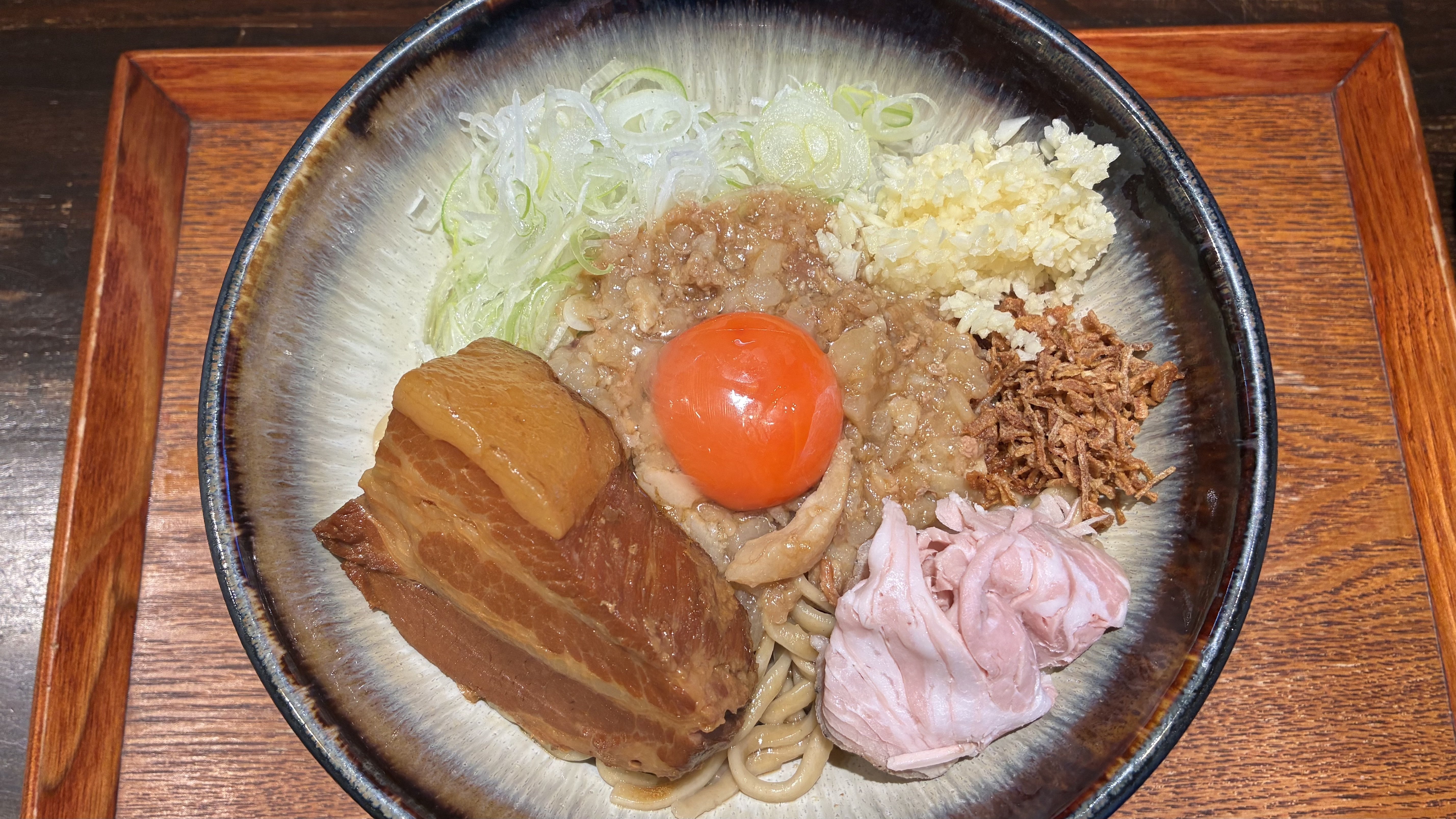 心乱れる角煮まぜそばの破壊力｜門馬直人