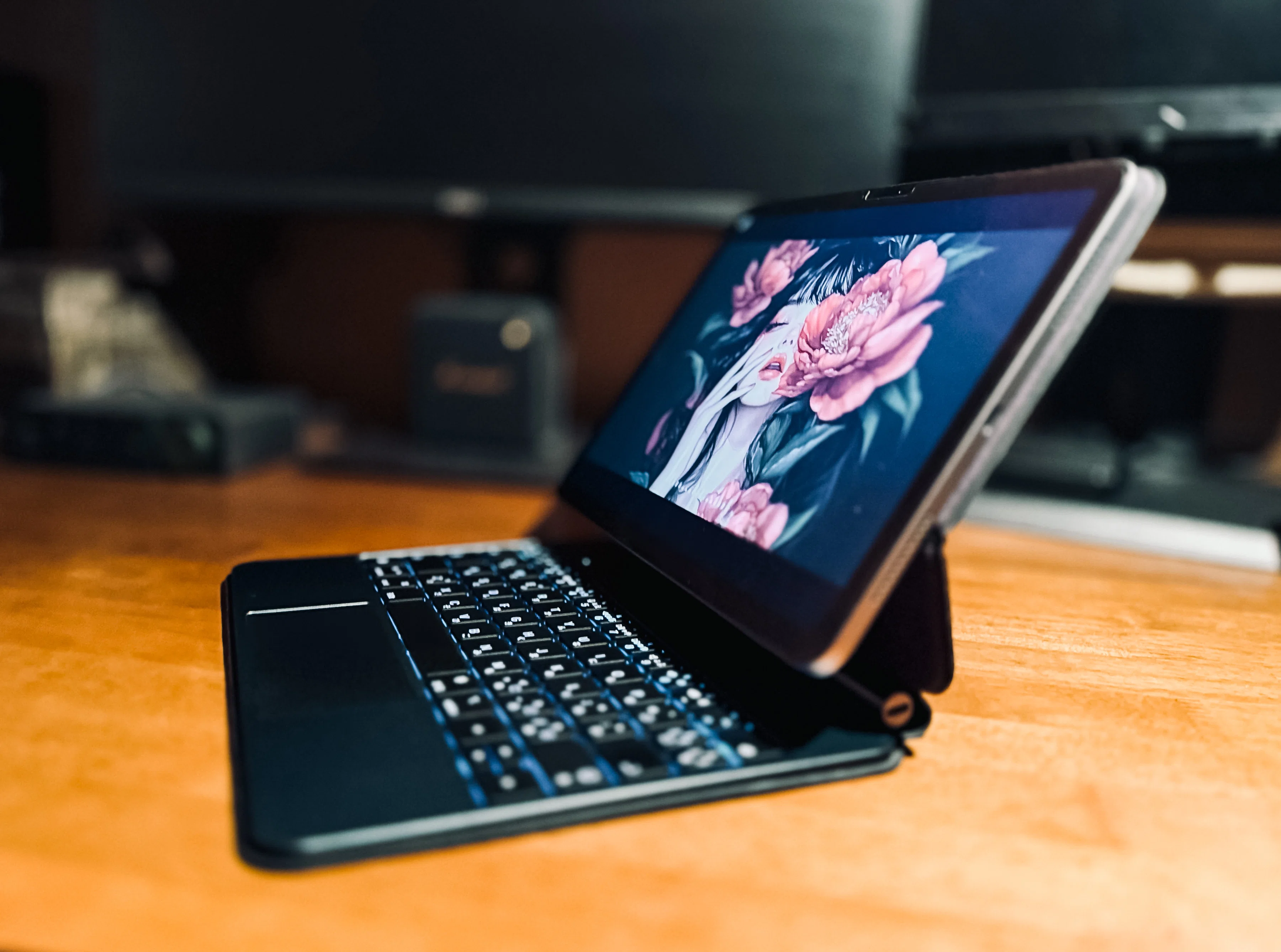 iPad』2台スタイル“再定義”】 踏みしめる『iPad mini』 開放する『iPad