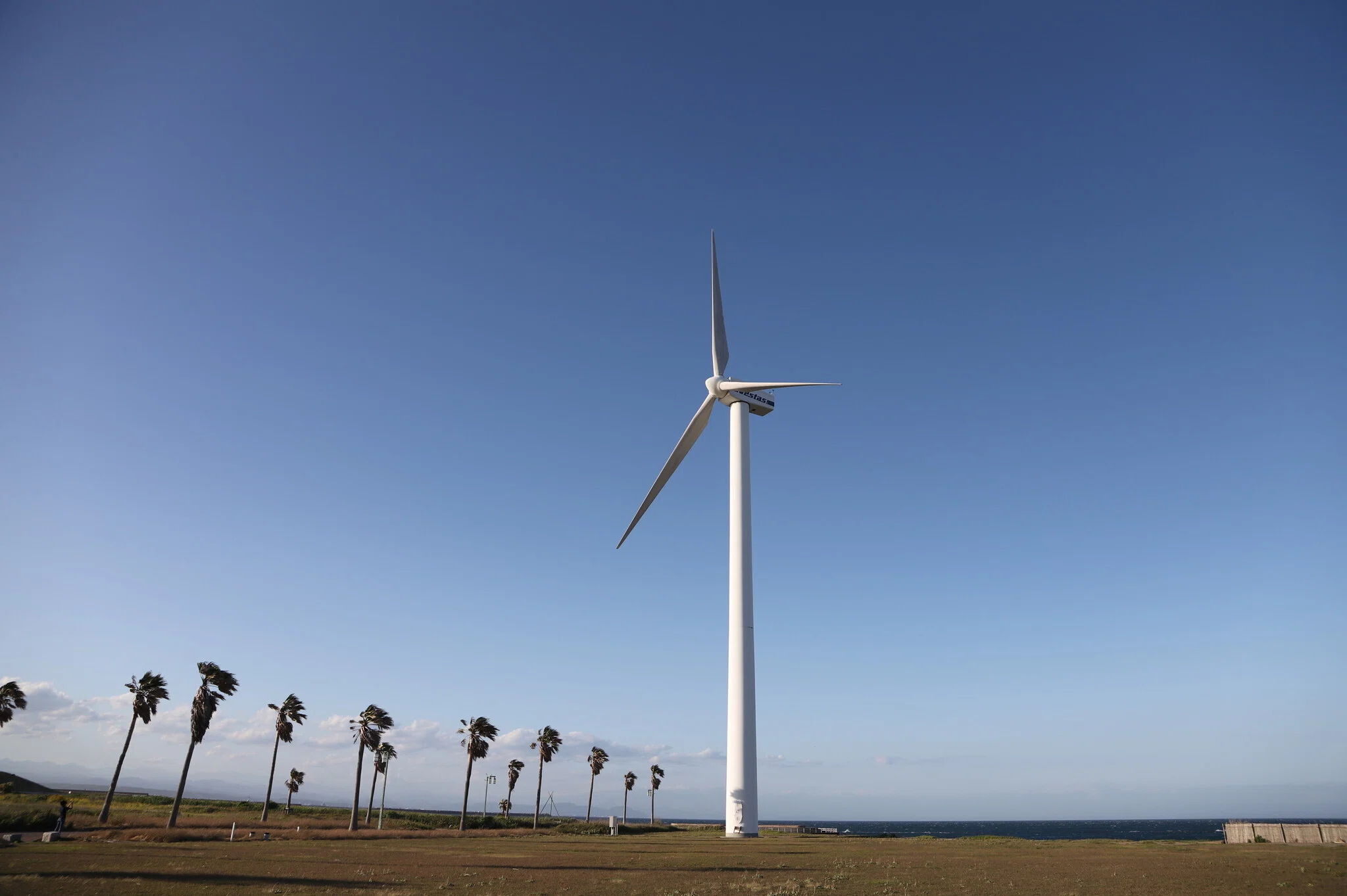 静岡・御前崎│暴風大海原と孤高のプロペラに考える発電のこと｜うみノオト