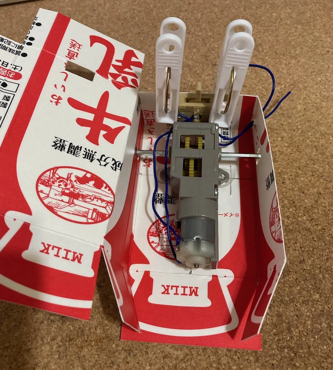 からくり安兵衛　牛乳パック型　新品未使用 牛乳パックロボ「GPMarch」｜NIロボ