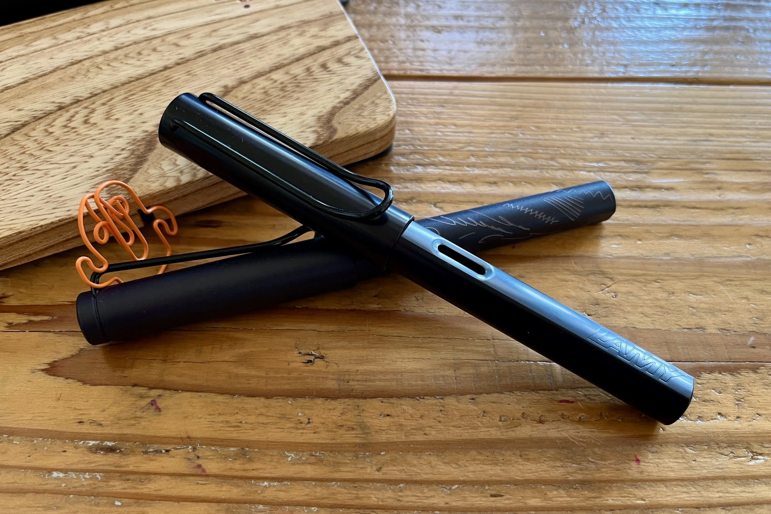 この一本、この一色。LAMY Safari「WRITE＆DRAW」× Robert Oster Sepia