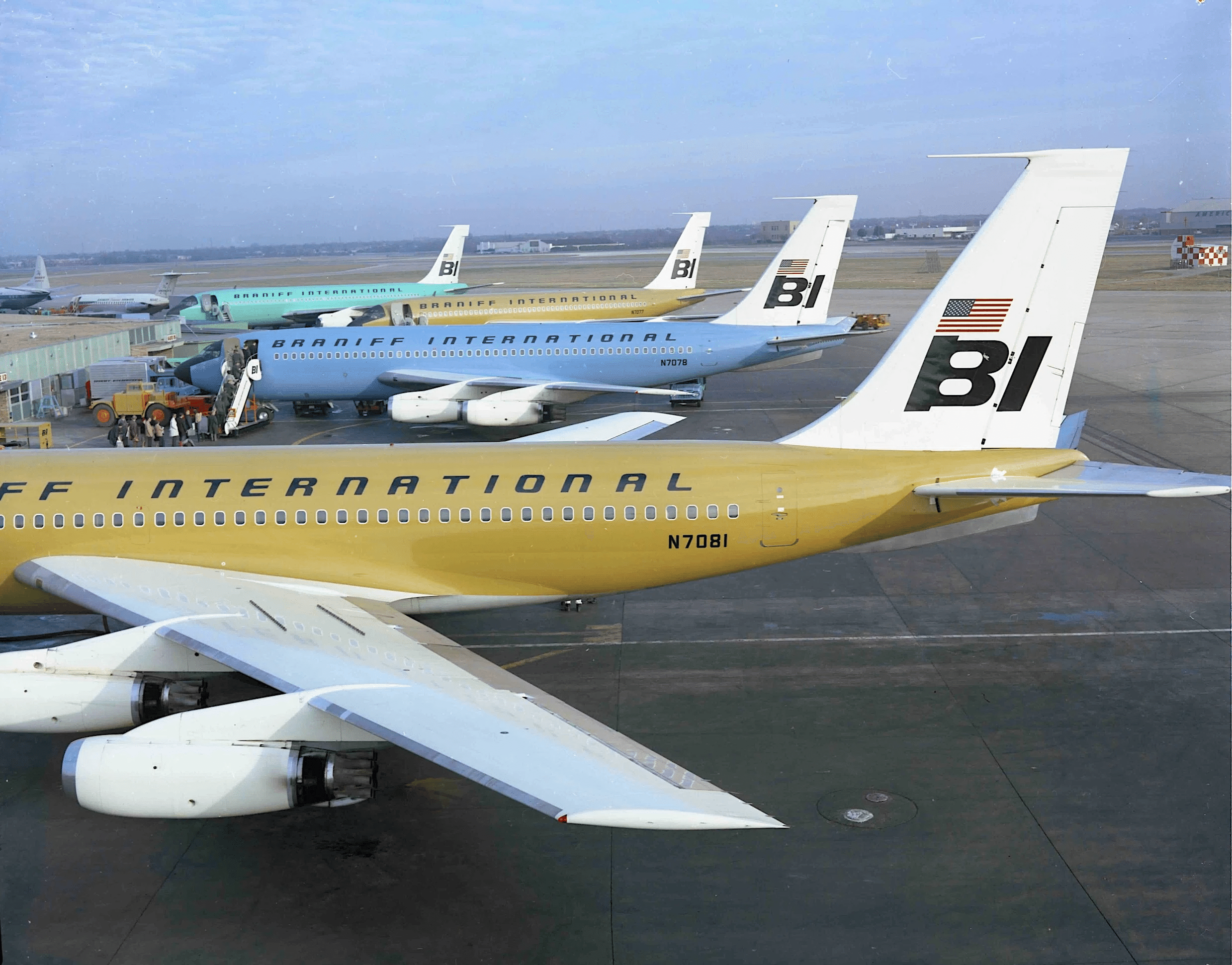 大好きなエアライン ②BRANIFF カラフル・ポップな機体が空を飛ぶ