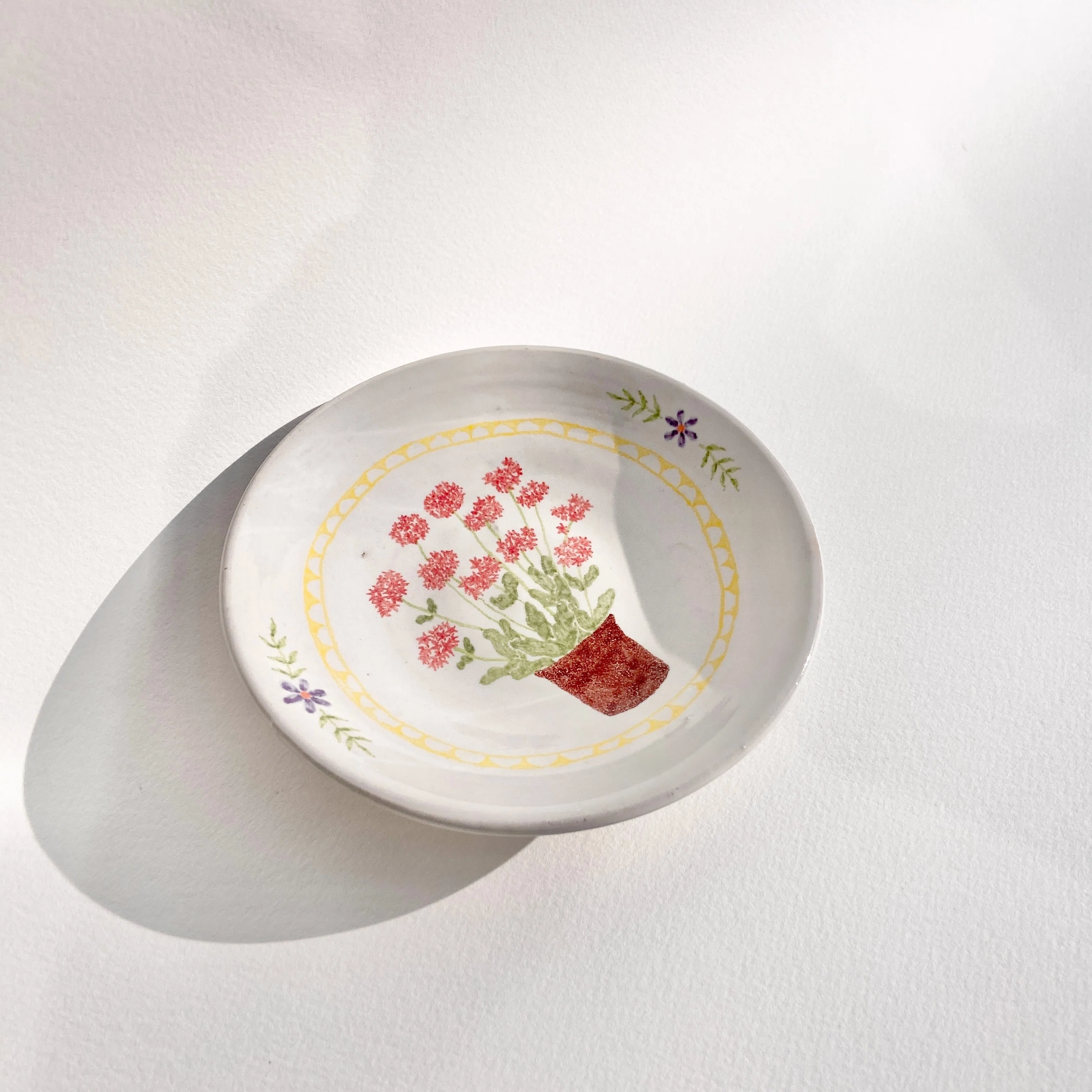 絵付けの平皿：ラベンダー、カランコエ｜藍菖窯