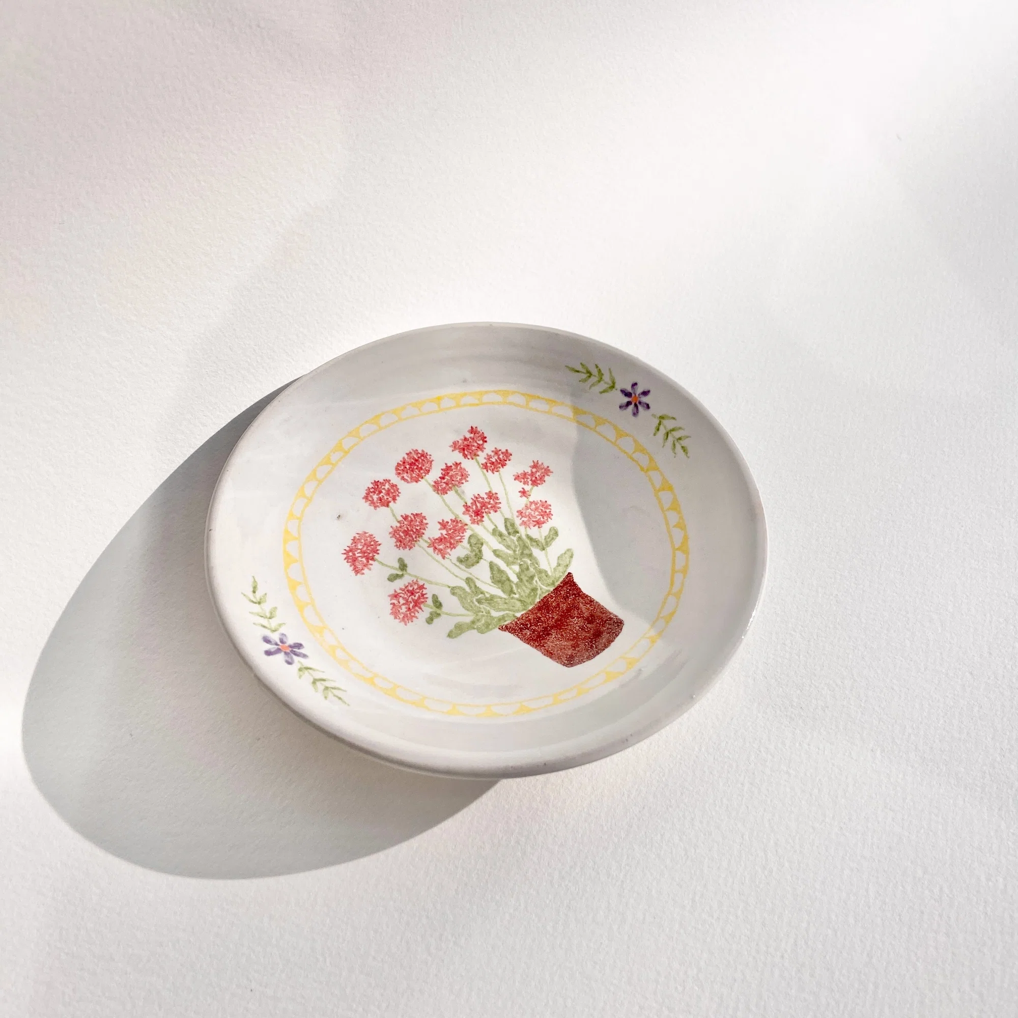 絵付けの平皿：ラベンダー、カランコエ｜藍菖窯