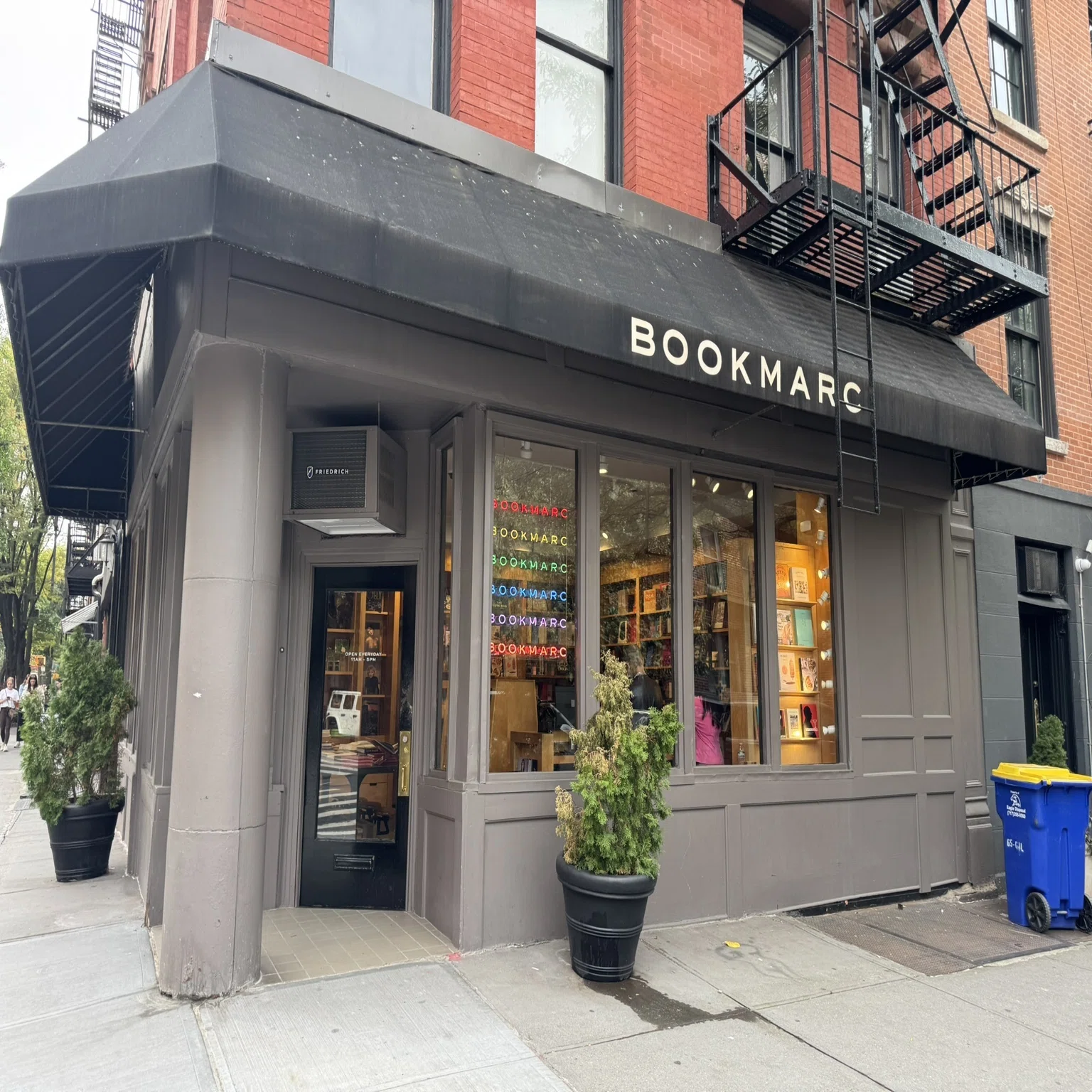 NY書店紹介】BOOKMARC: MARC JACOBS運営のアートな本屋｜Cymbal