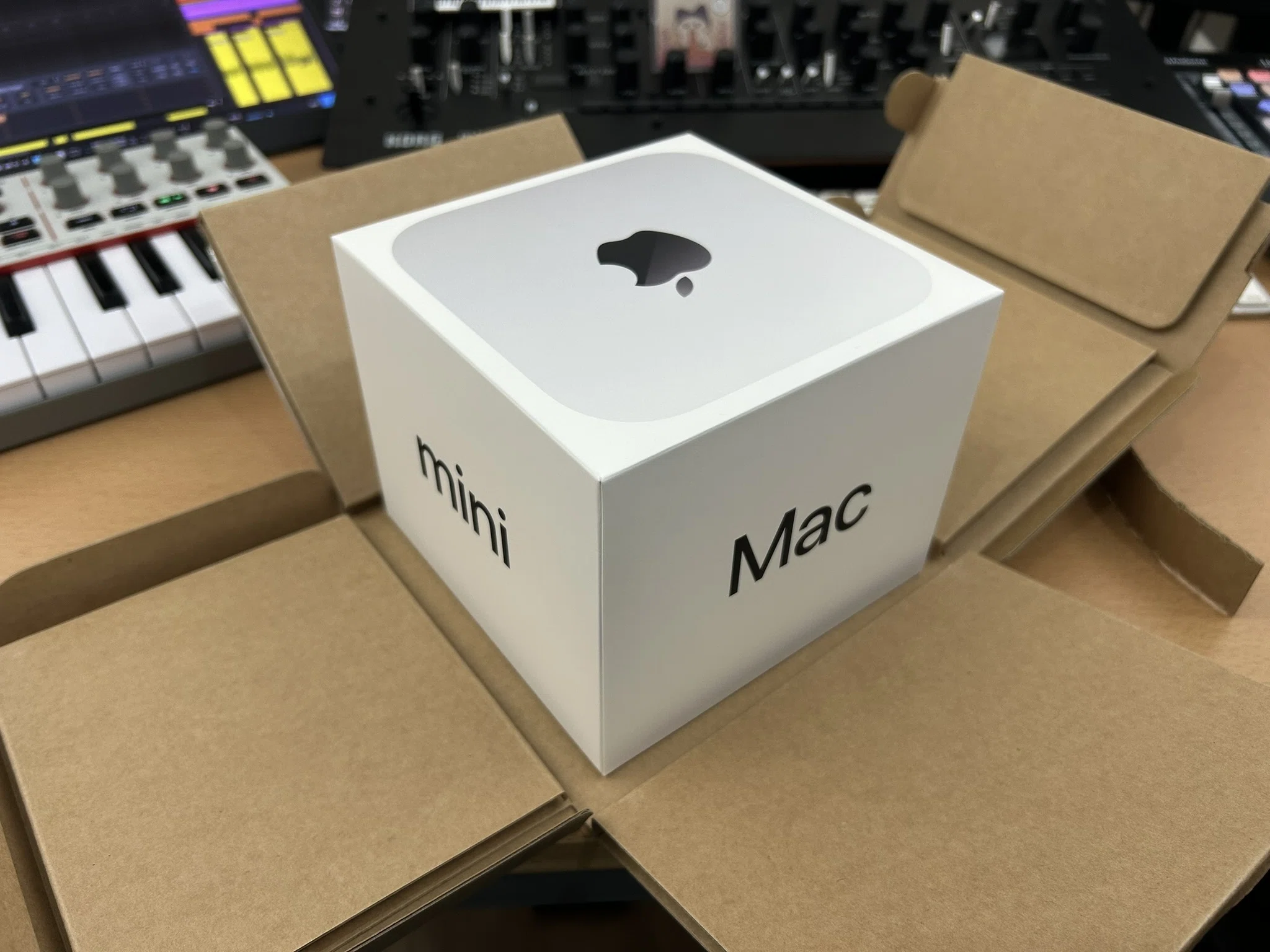 Mac mini M9687J/B 元箱＆付属品　おまけ付き Mac mini M9687J/B 元箱＆付属品 おまけ付き 【公式通販】