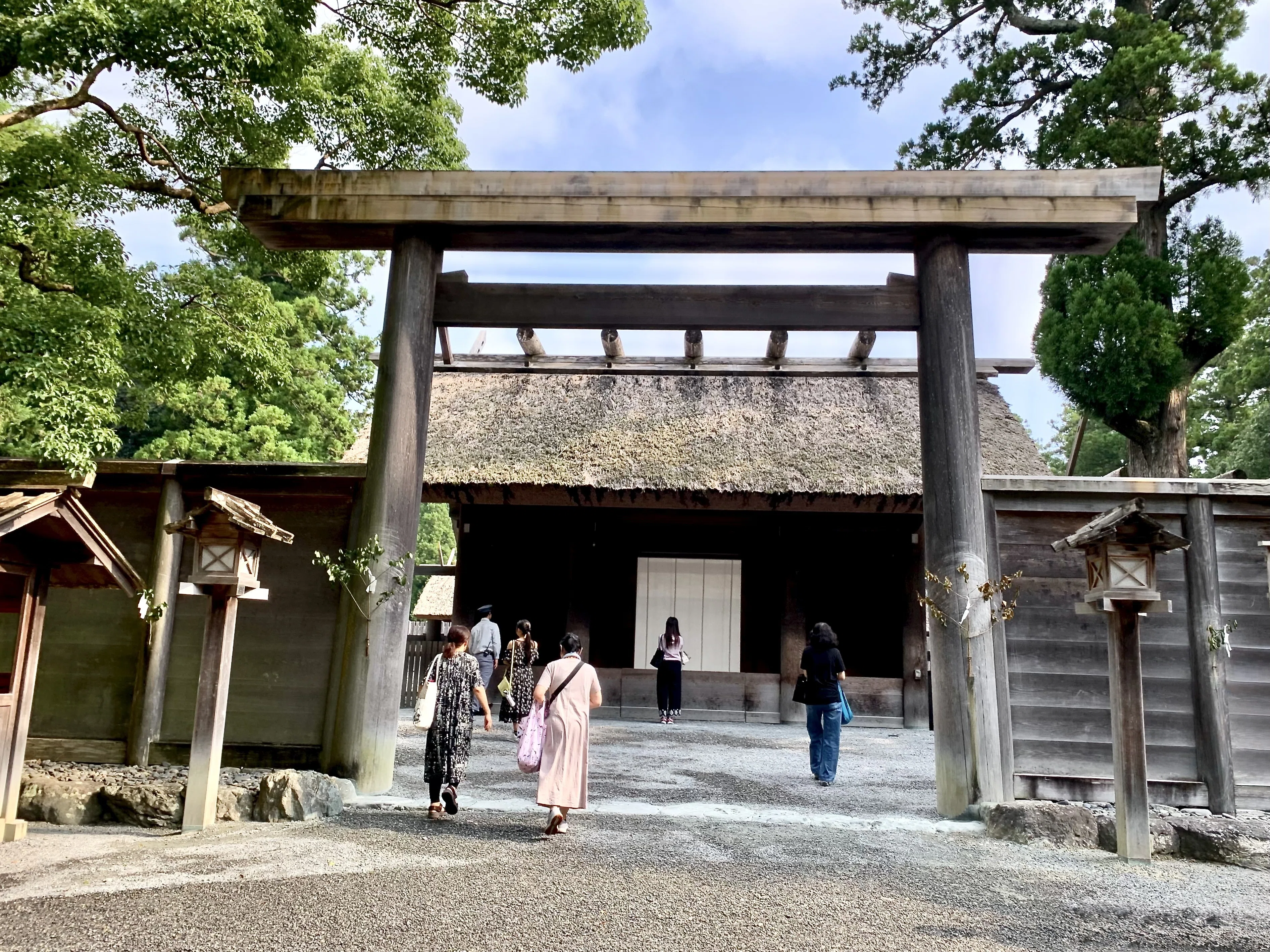 伊勢神宮外宮】絶対に見られない柱と説明のない石｜「わからないこと