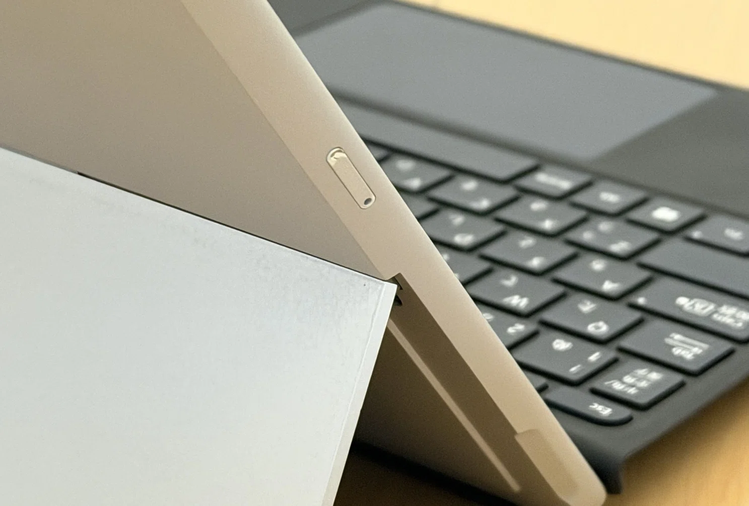 売っても二束三文なら使い倒せ。私が2026年の今、あえて「Surface Go 2