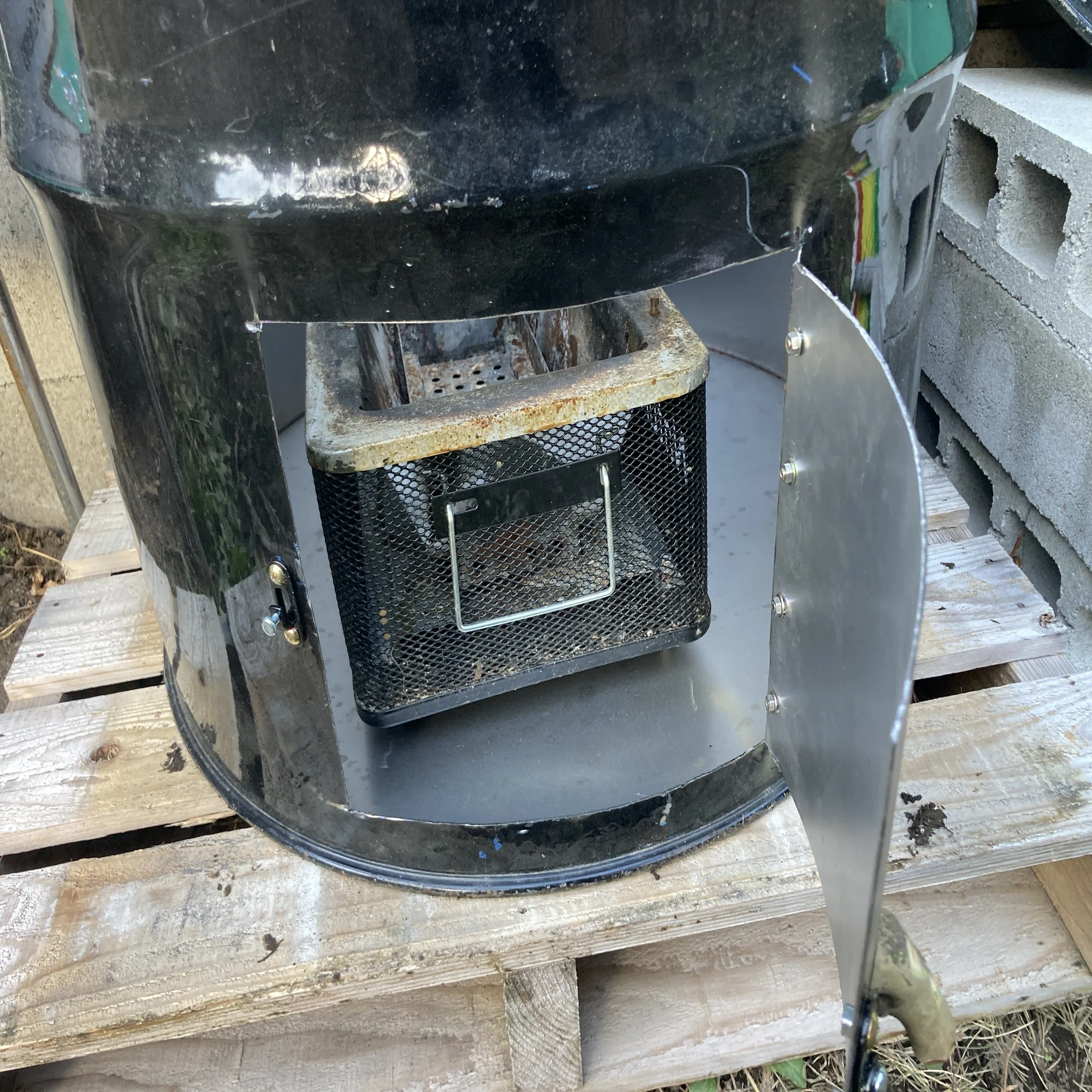 田舎暮らし】ドラム缶燻製器製造中｜谺☆山里に移住した歌人