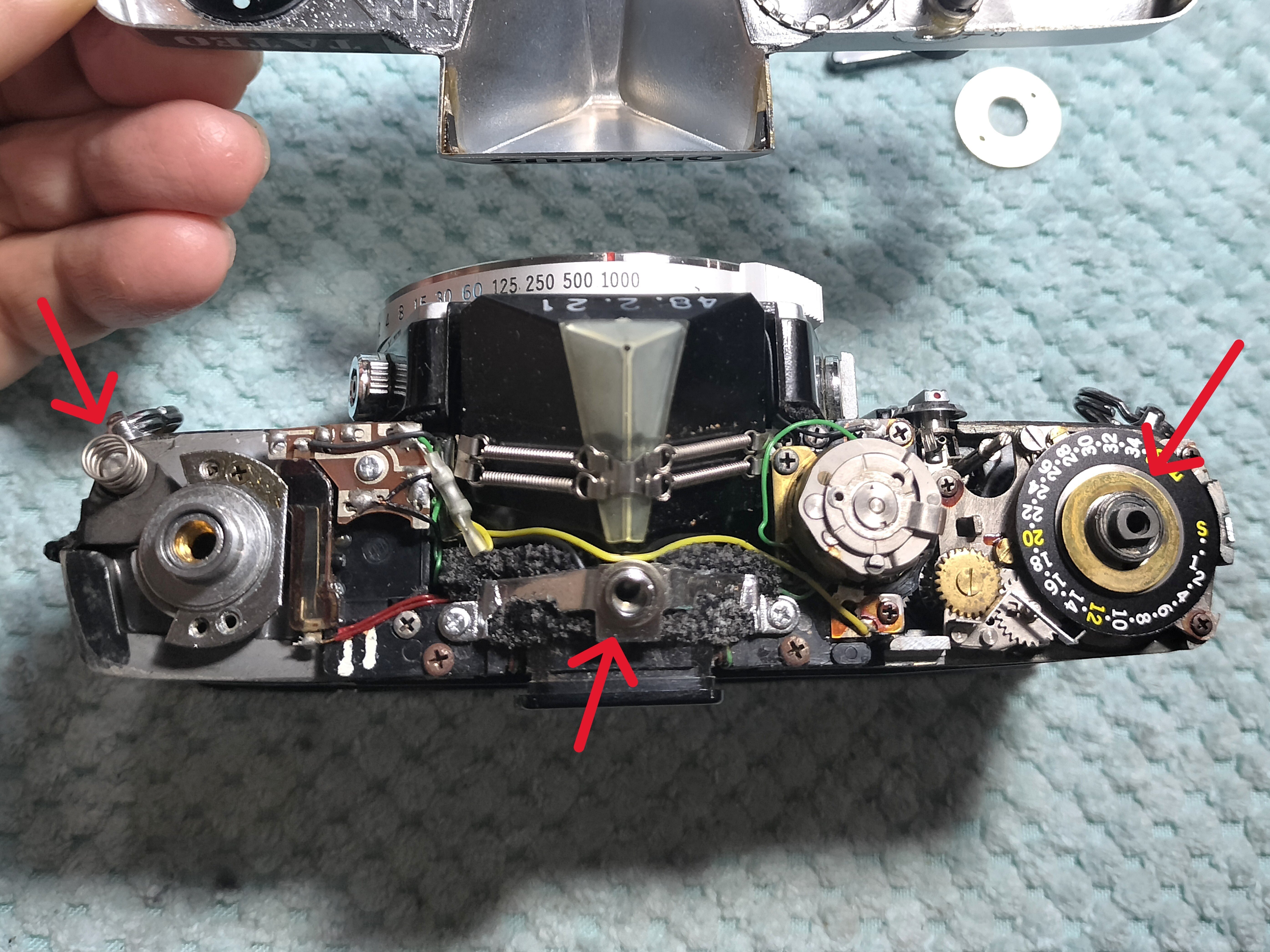 Olympus M-1の分解｜フィルムカメラ修理のアクアカメラ